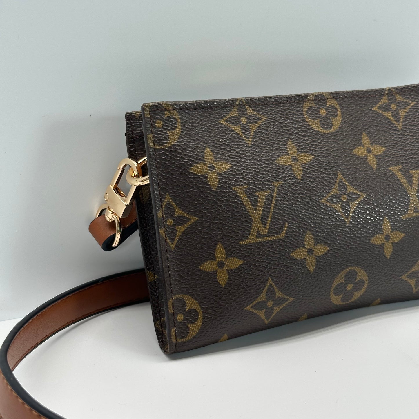 Authentic Louis Vuitton 2000 Monogram Bucket Pouch Crossbody