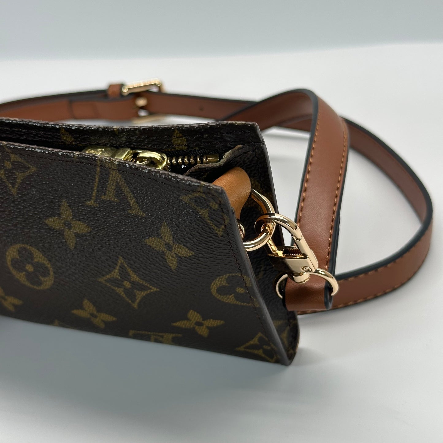 Authentic Louis Vuitton 2000 Monogram Bucket Pouch Crossbody