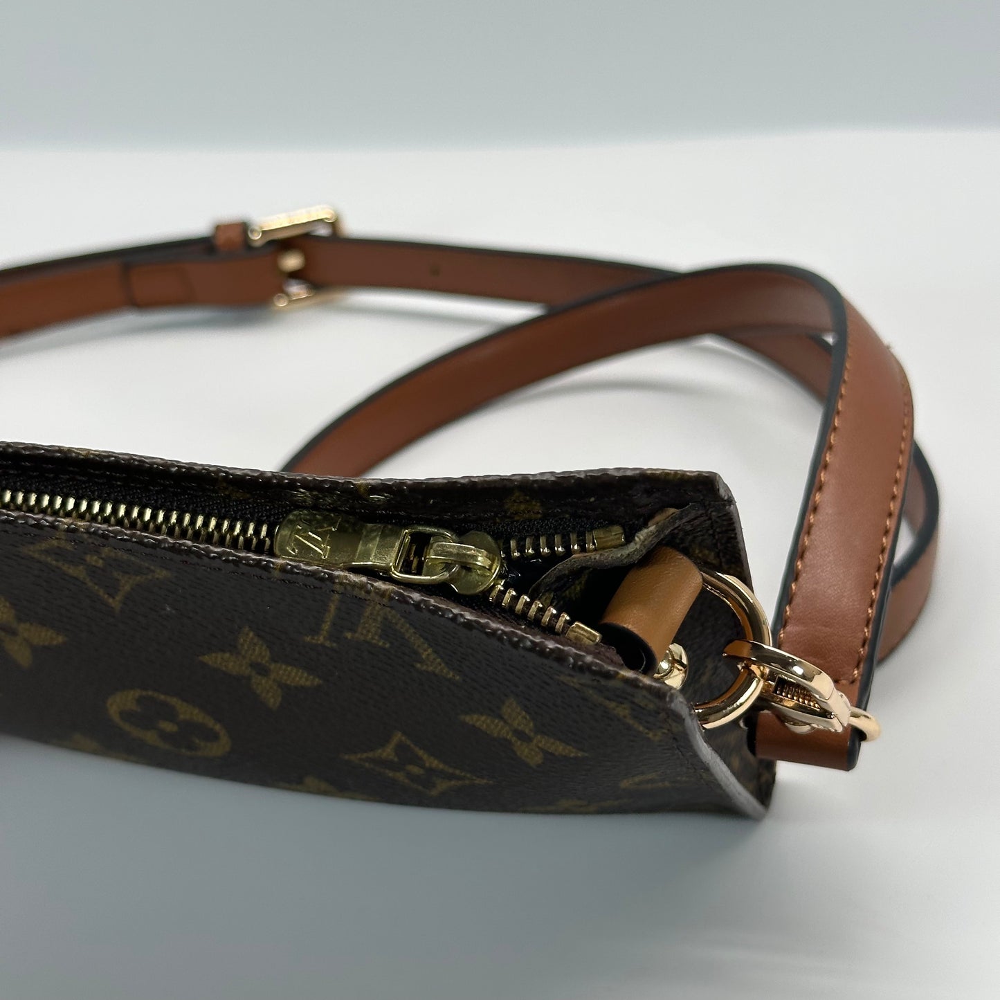 Authentic Louis Vuitton 2000 Monogram Bucket Pouch Crossbody