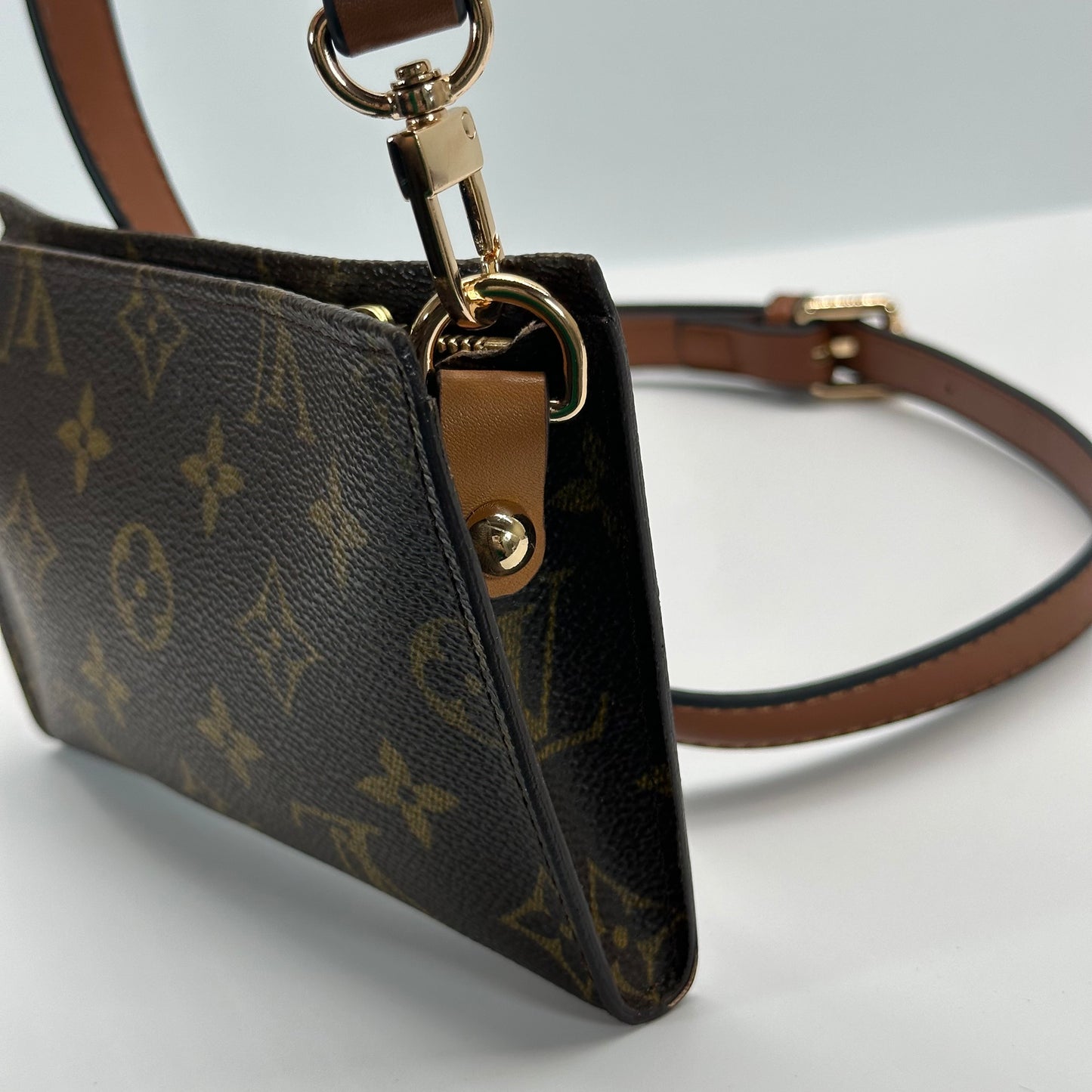 Authentic Louis Vuitton 2000 Monogram Bucket Pouch Crossbody
