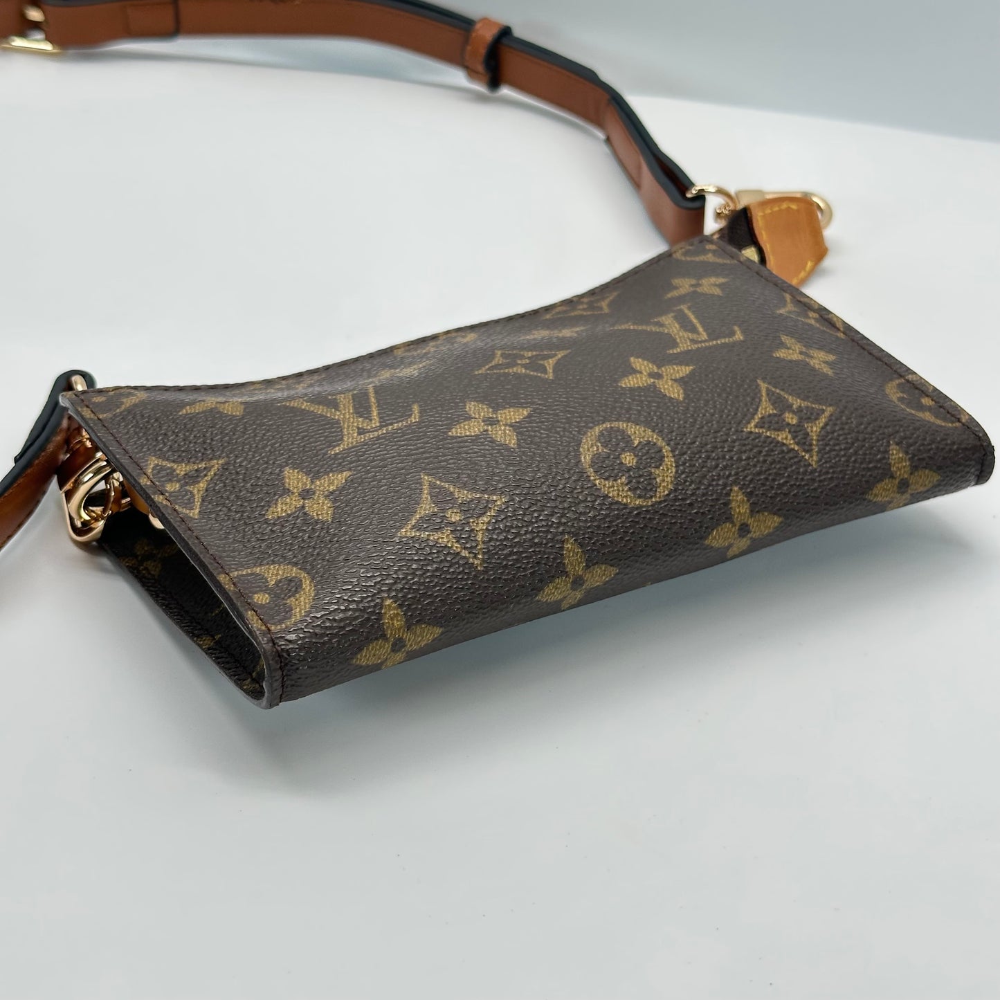 Authentic Louis Vuitton 2000 Monogram Bucket Pouch Crossbody