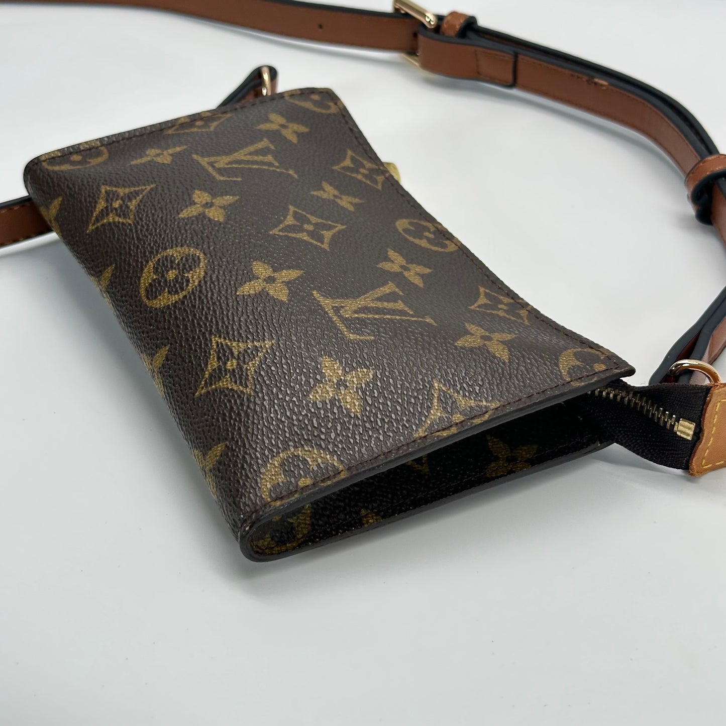 Authentic Louis Vuitton 2000 Monogram Bucket Pouch Crossbody