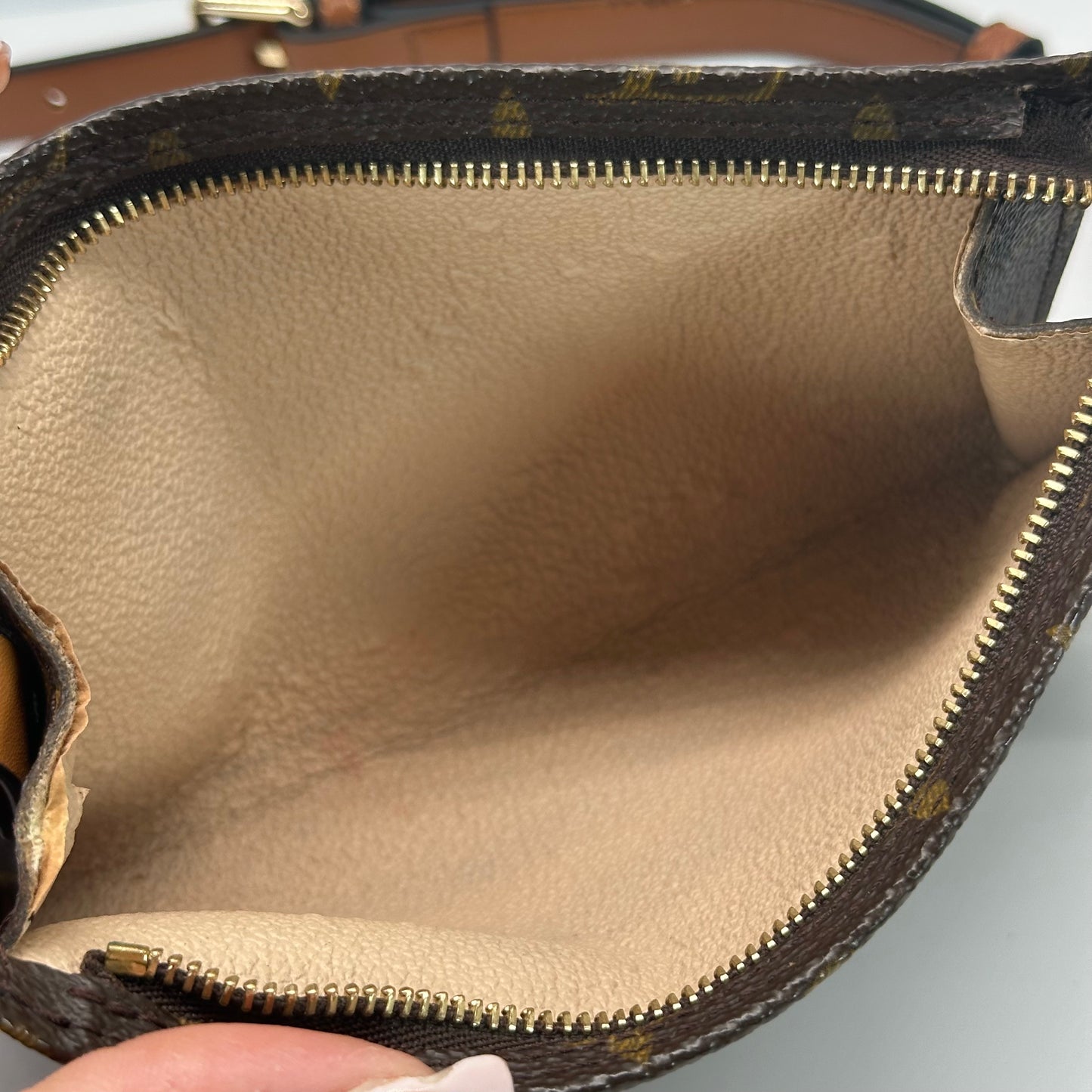 Authentic Louis Vuitton 2000 Monogram Bucket Pouch Crossbody