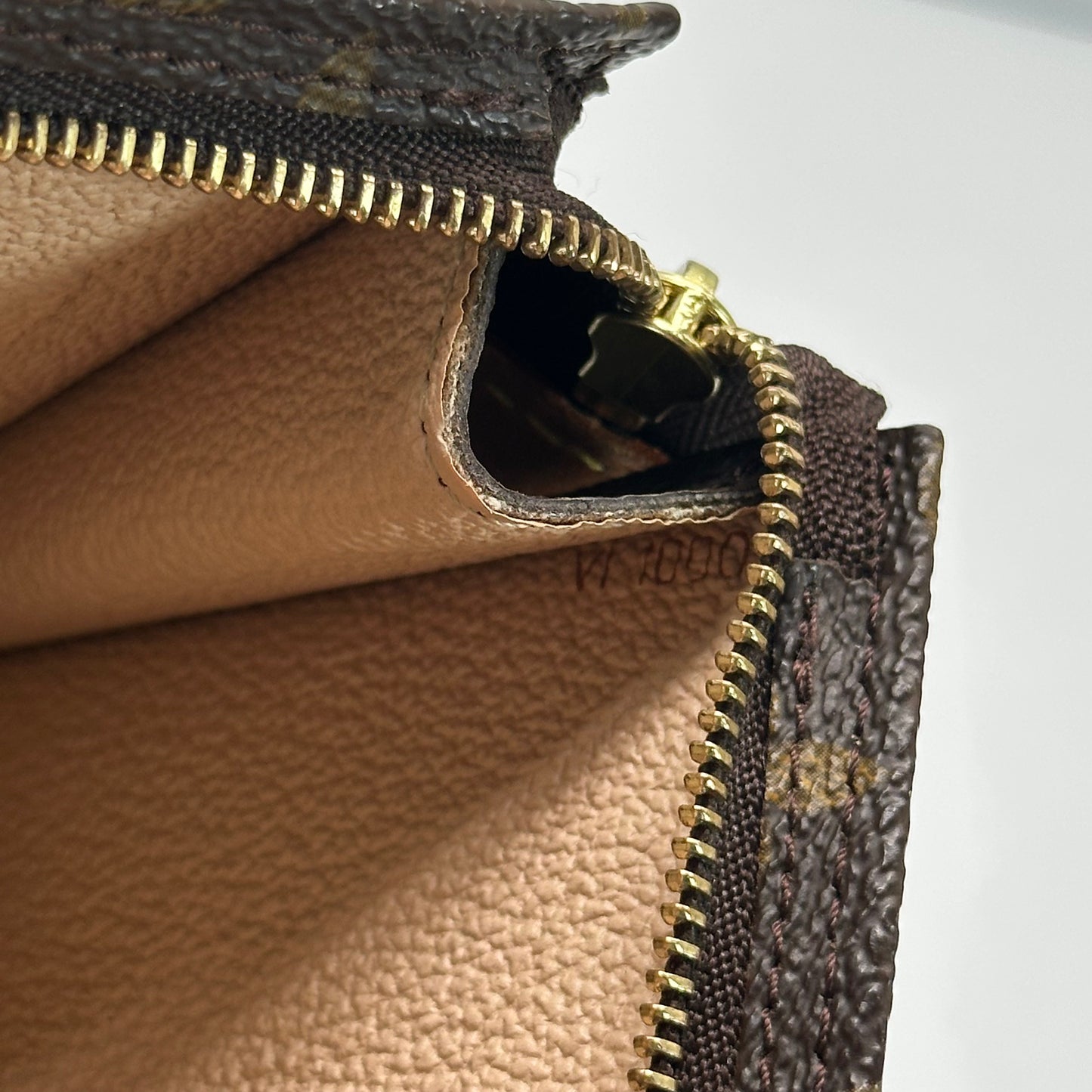Authentic Louis Vuitton 2000 Monogram Bucket Pouch Crossbody