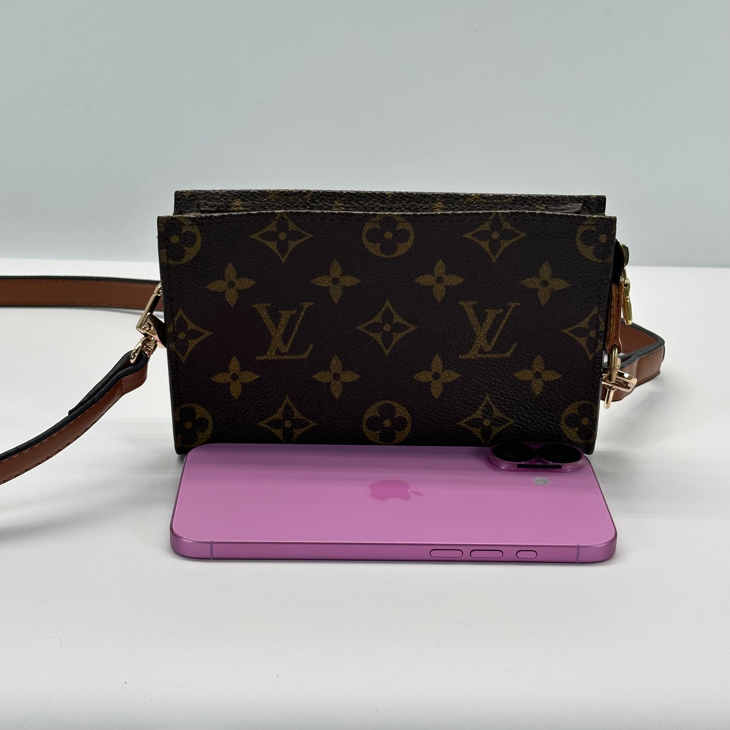 Authentic Louis Vuitton 2000 Monogram Bucket Pouch Crossbody