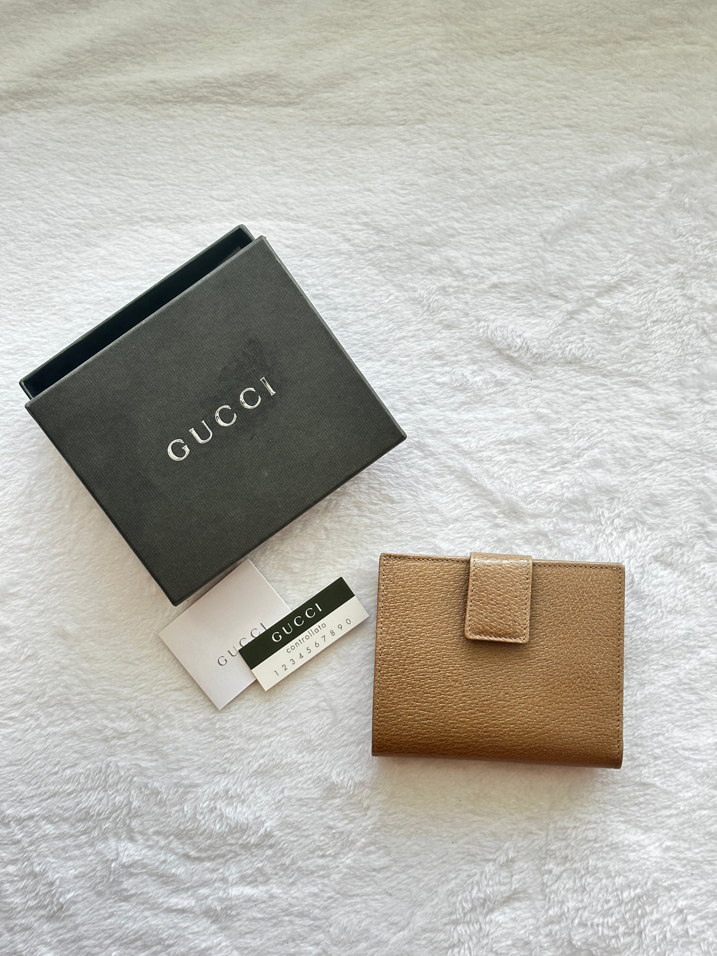 Authentic Gucci Beige Compact Wallet w/ BOX