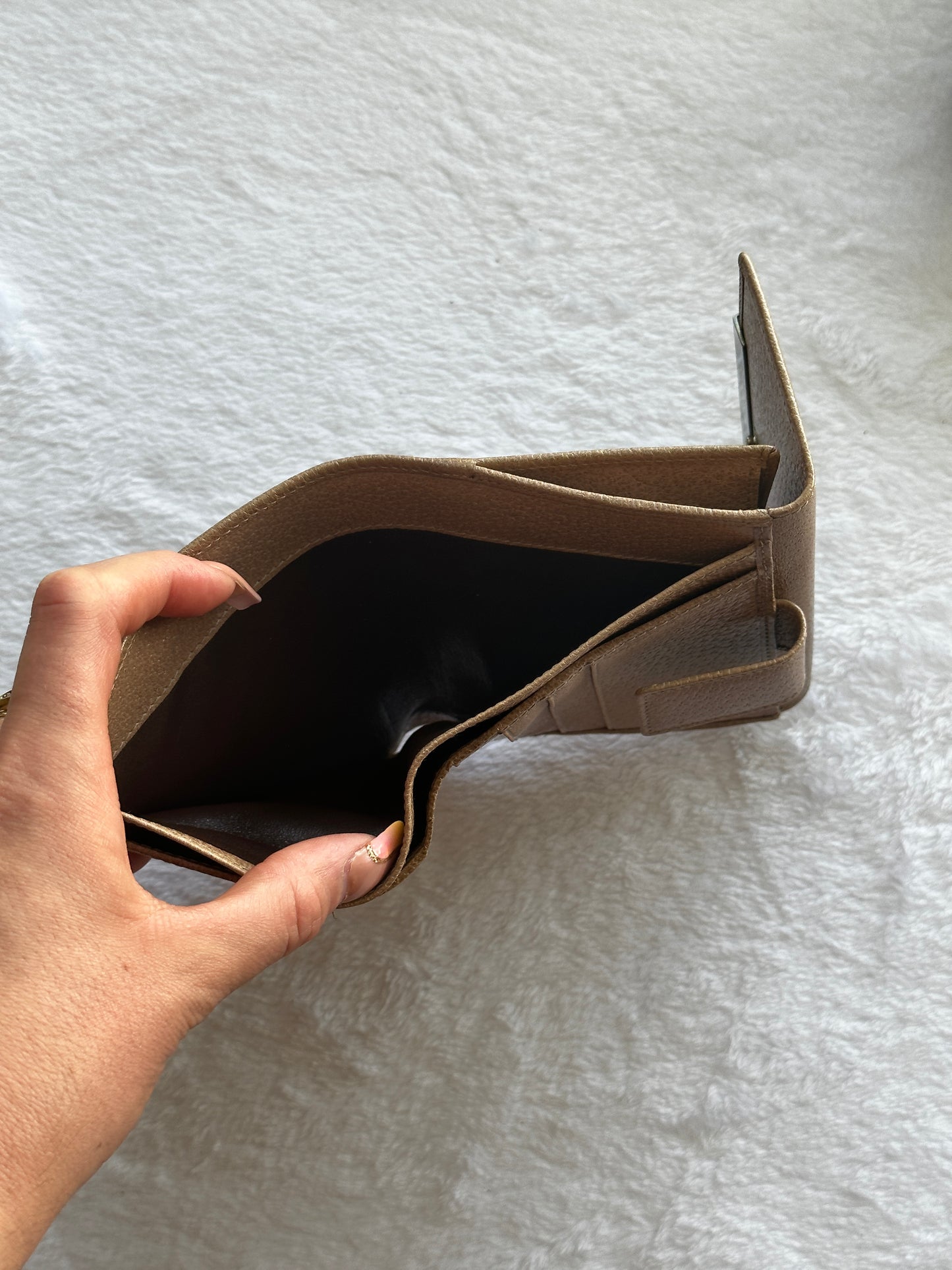 Authentic Gucci Beige Compact Wallet w/ BOX