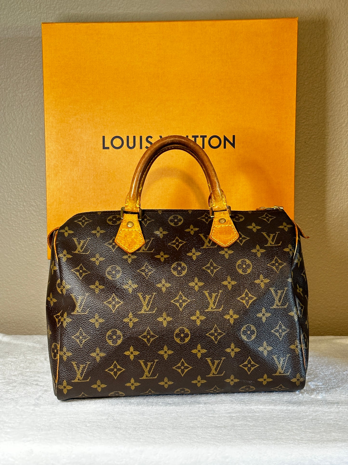 Authentic Louis Vuitton Monogram Speedy 30 w/ Generic Vachetta Strap