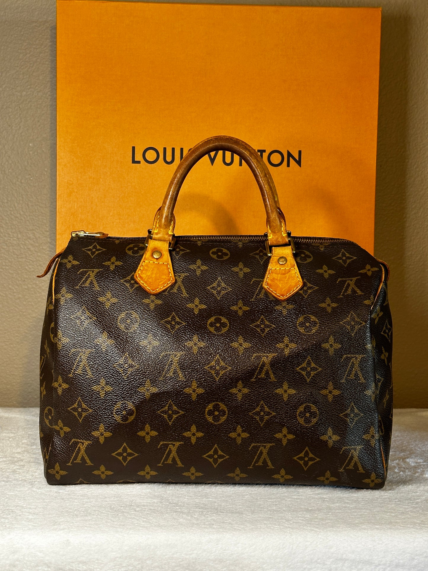 Authentic Louis Vuitton Monogram Speedy 30 w/ Generic Vachetta Strap