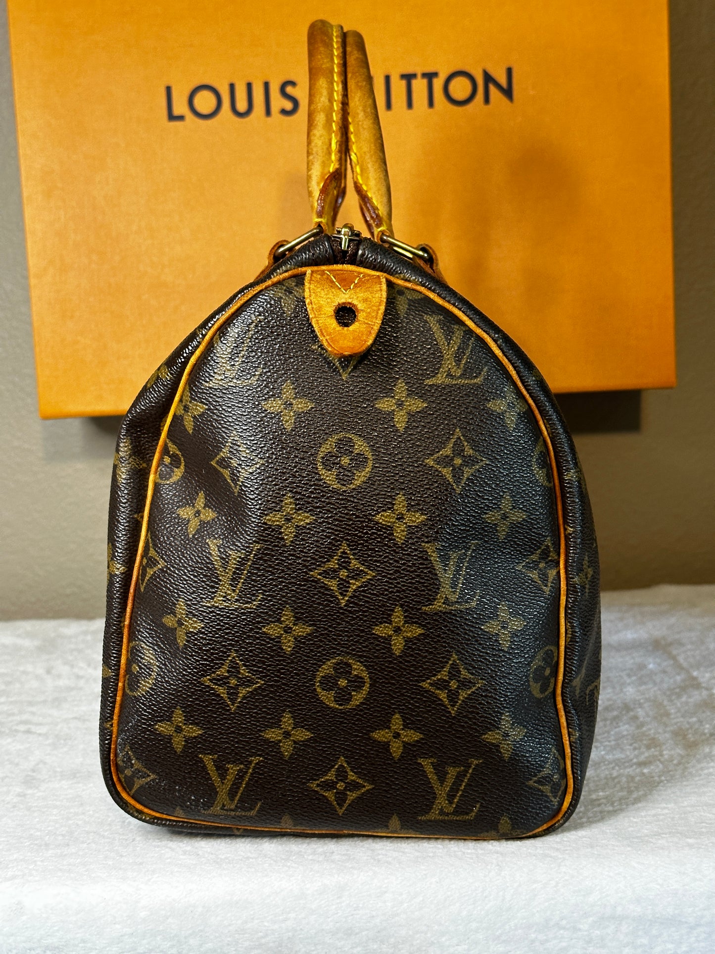 Authentic Louis Vuitton Monogram Speedy 30 w/ Generic Vachetta Strap