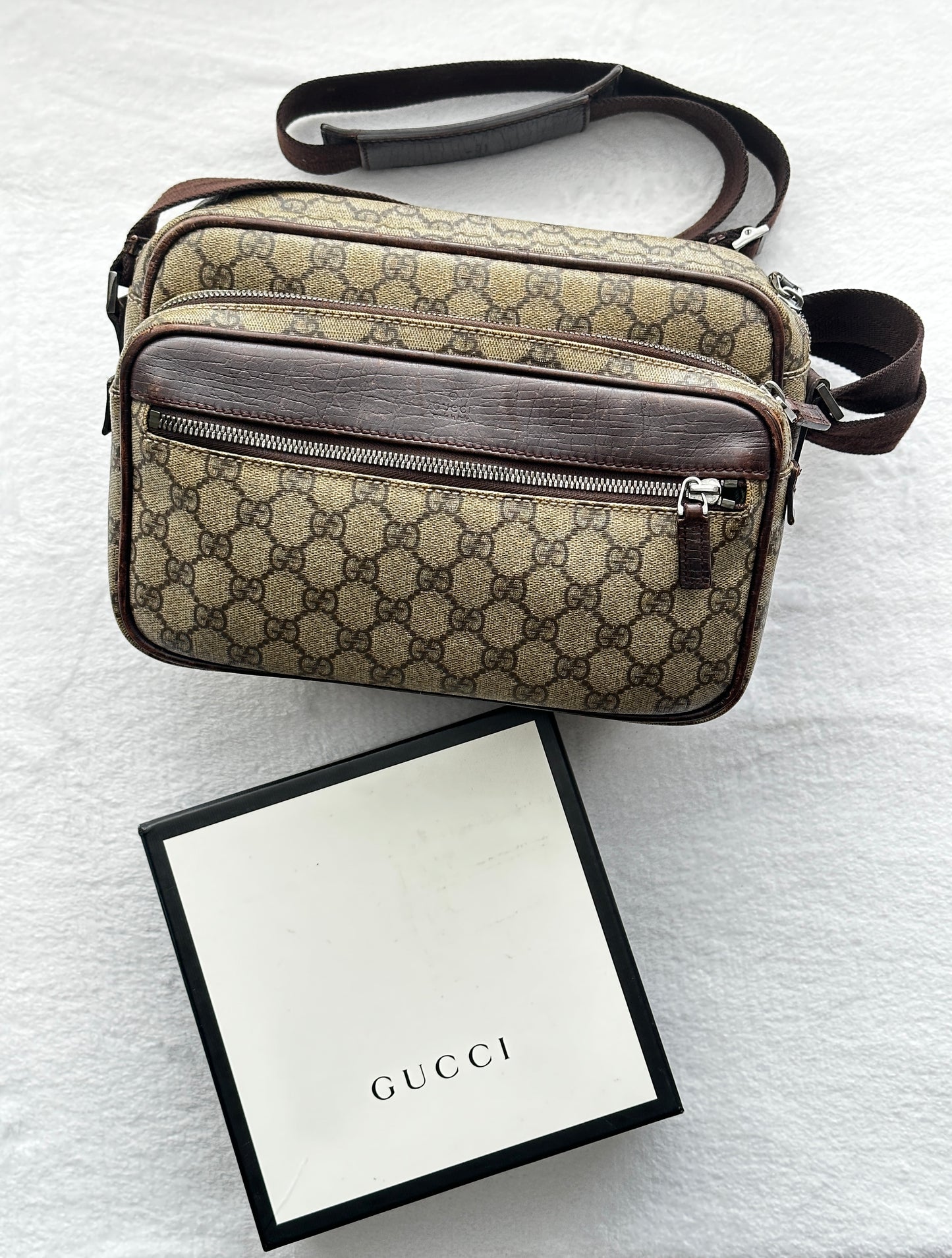 Authentic Gucci GG Supreme Camera Messenger Crossbody