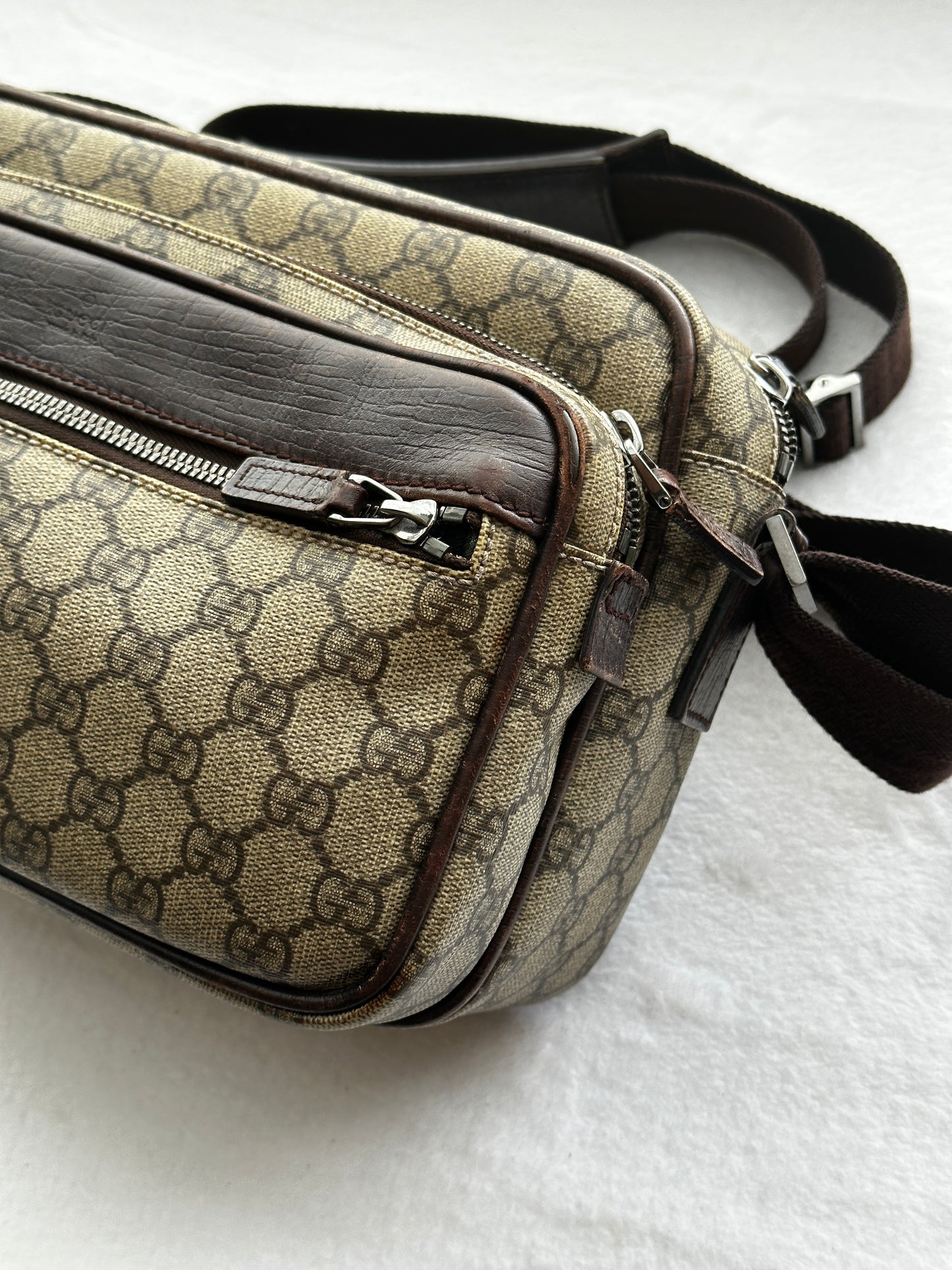 Authentic Gucci GG Supreme Camera Messenger Crossbody