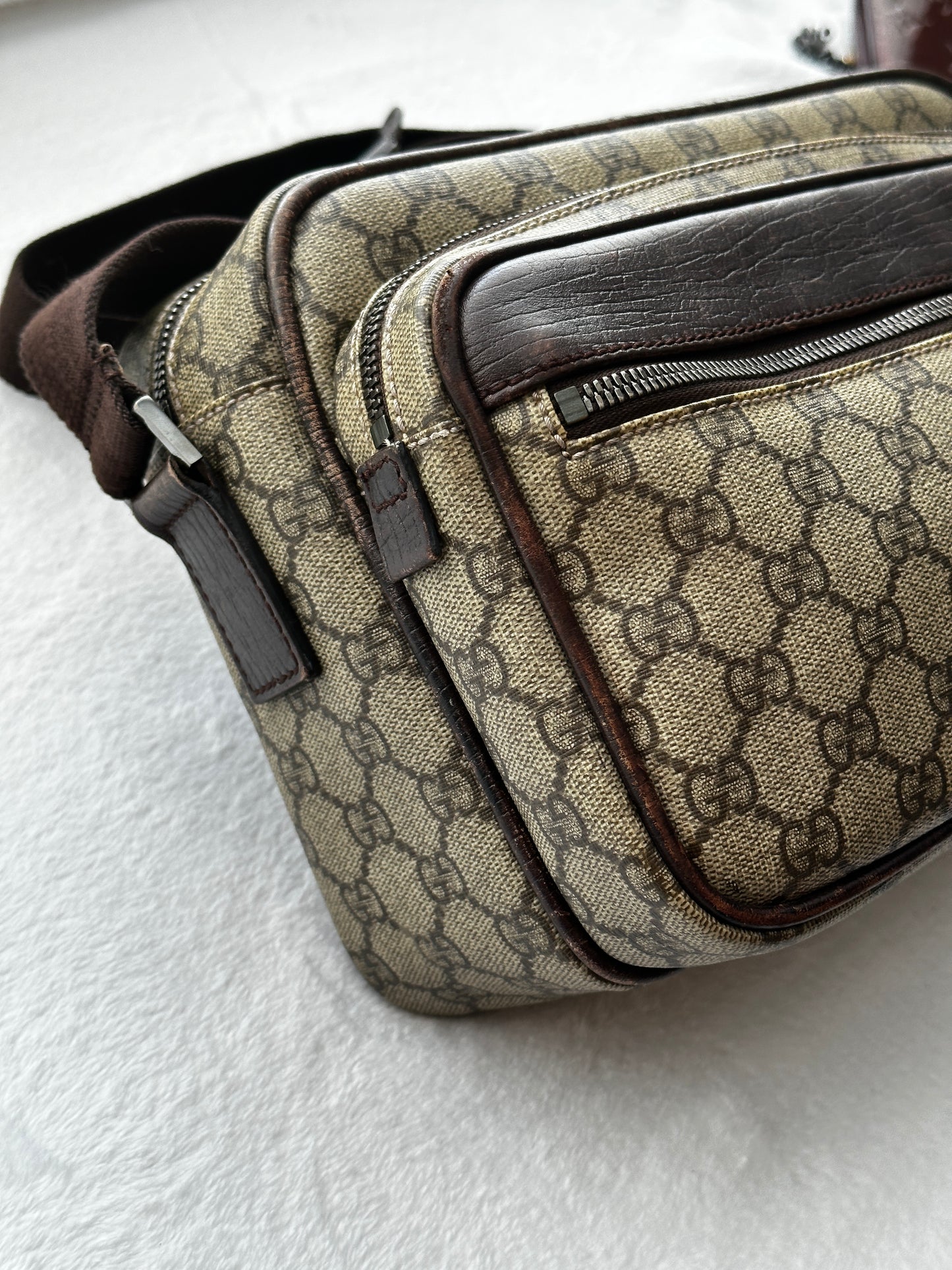 Authentic Gucci GG Supreme Camera Messenger Crossbody