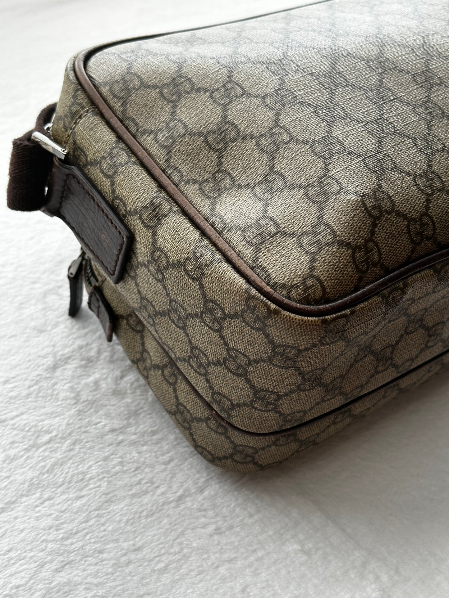 Authentic Gucci GG Supreme Camera Messenger Crossbody