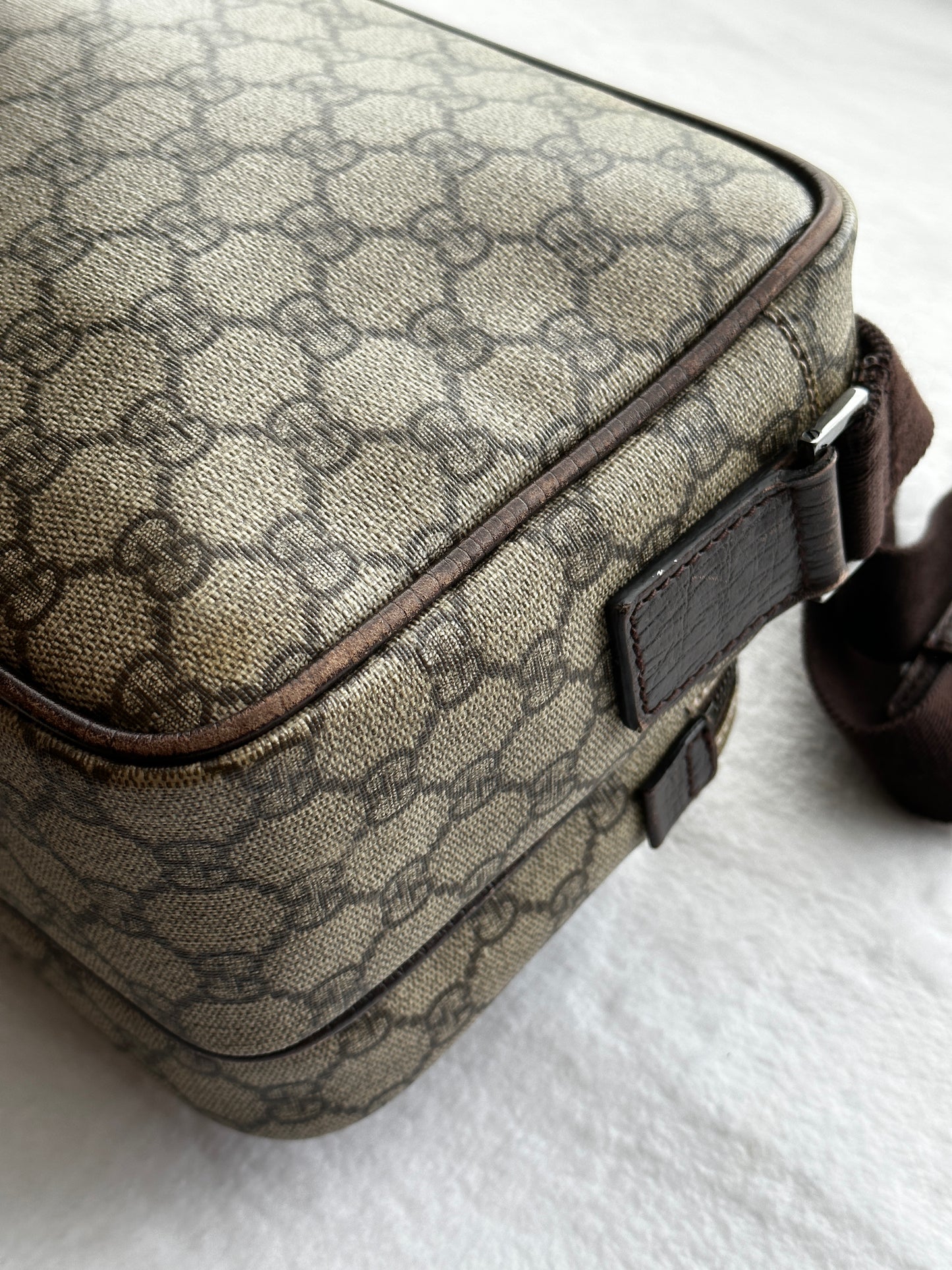 Authentic Gucci GG Supreme Camera Messenger Crossbody