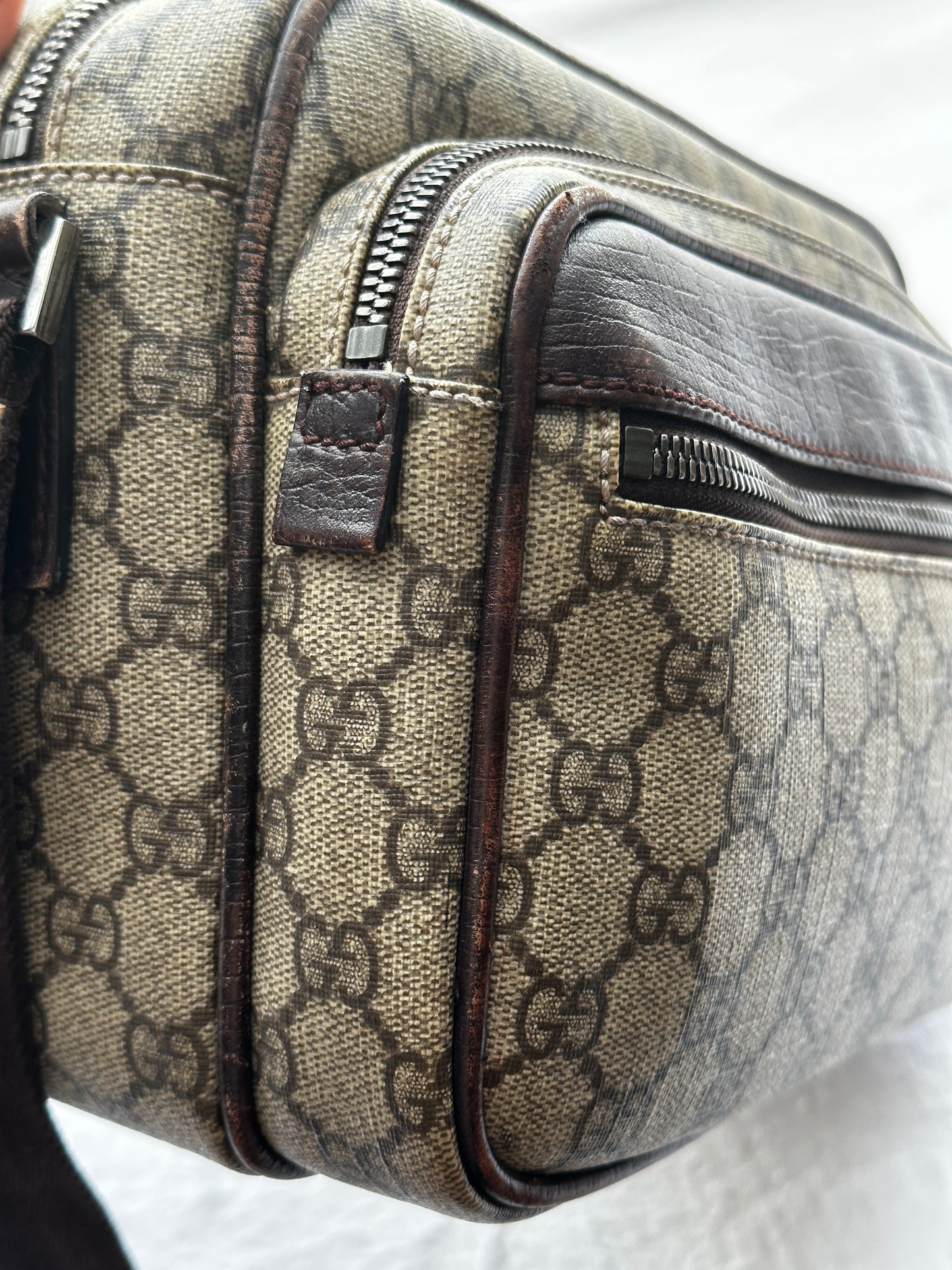 Authentic Gucci GG Supreme Camera Messenger Crossbody