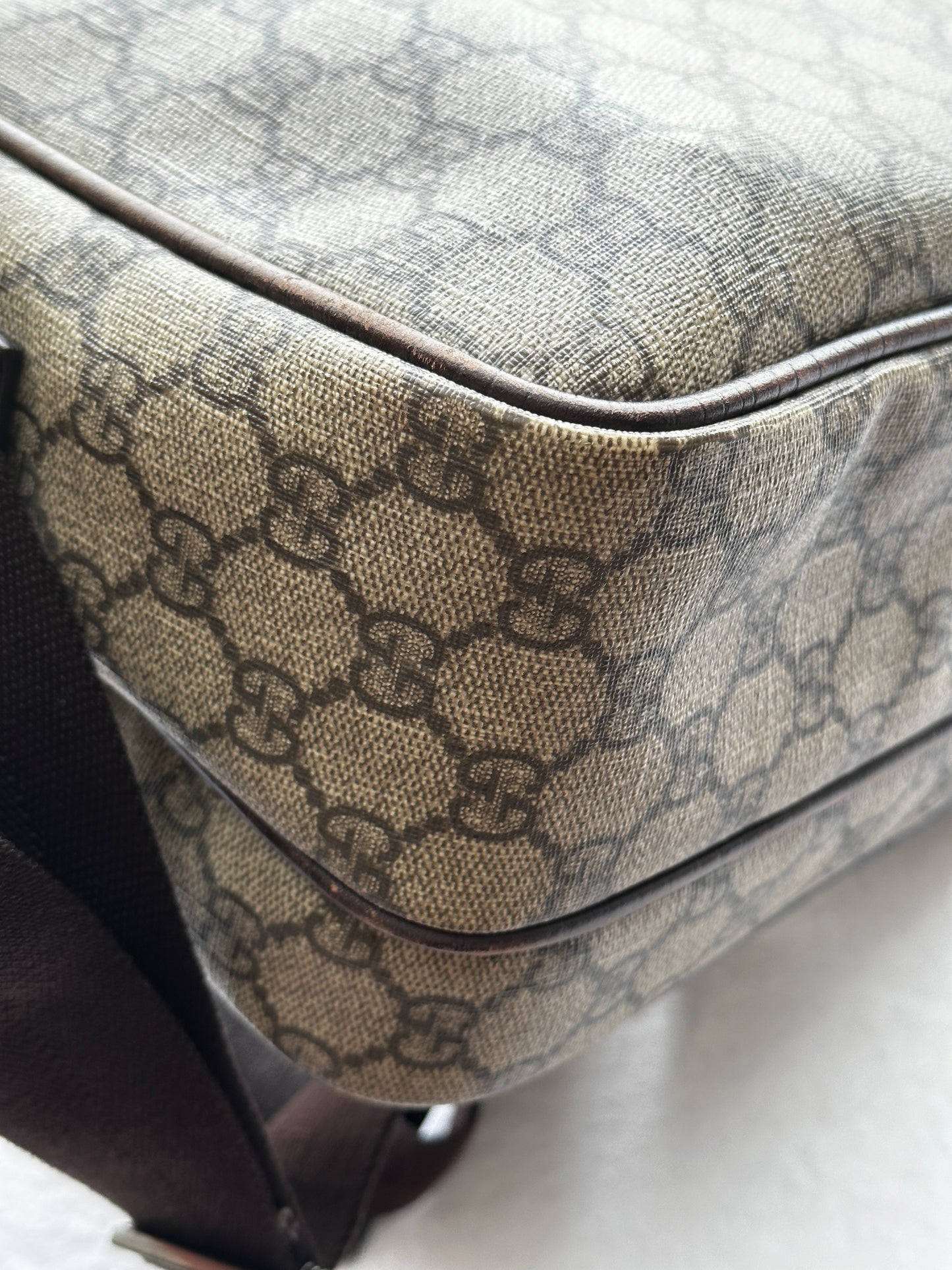 Authentic Gucci GG Supreme Camera Messenger Crossbody
