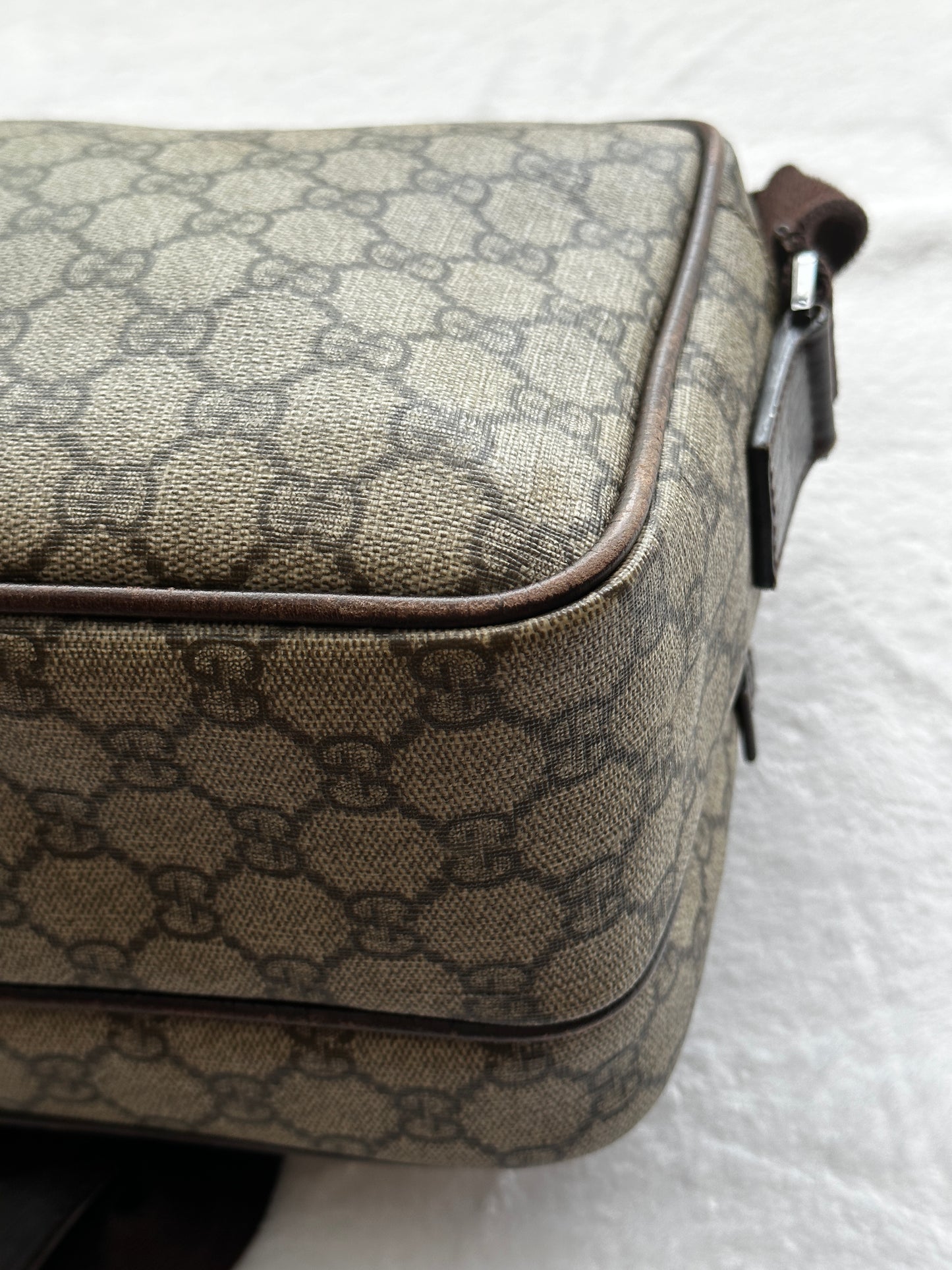Authentic Gucci GG Supreme Camera Messenger Crossbody