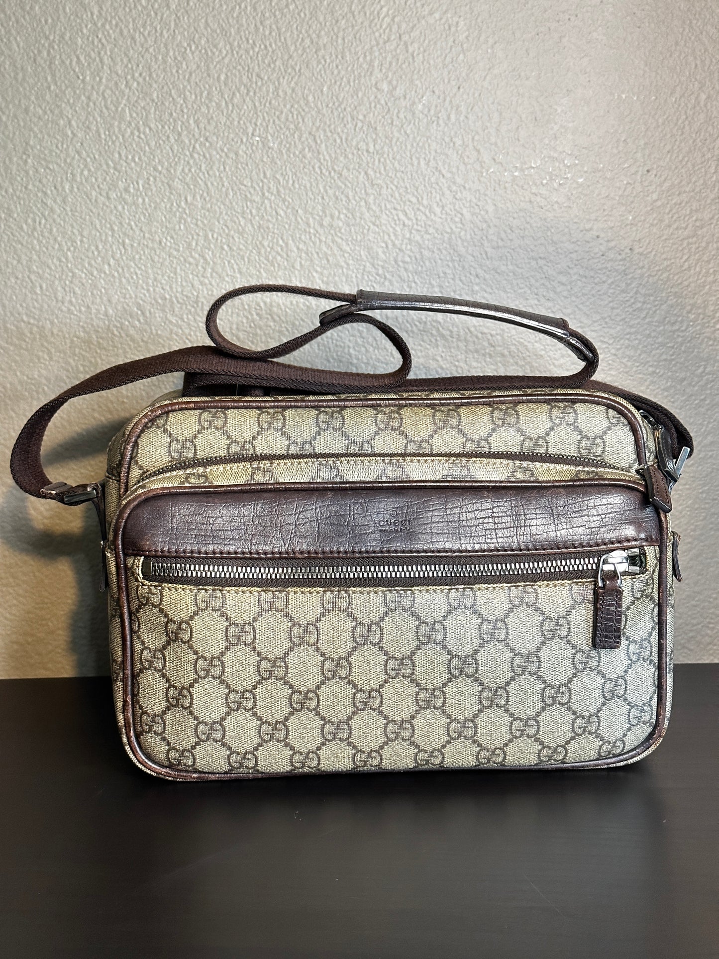 Authentic Gucci GG Supreme Camera Messenger Crossbody