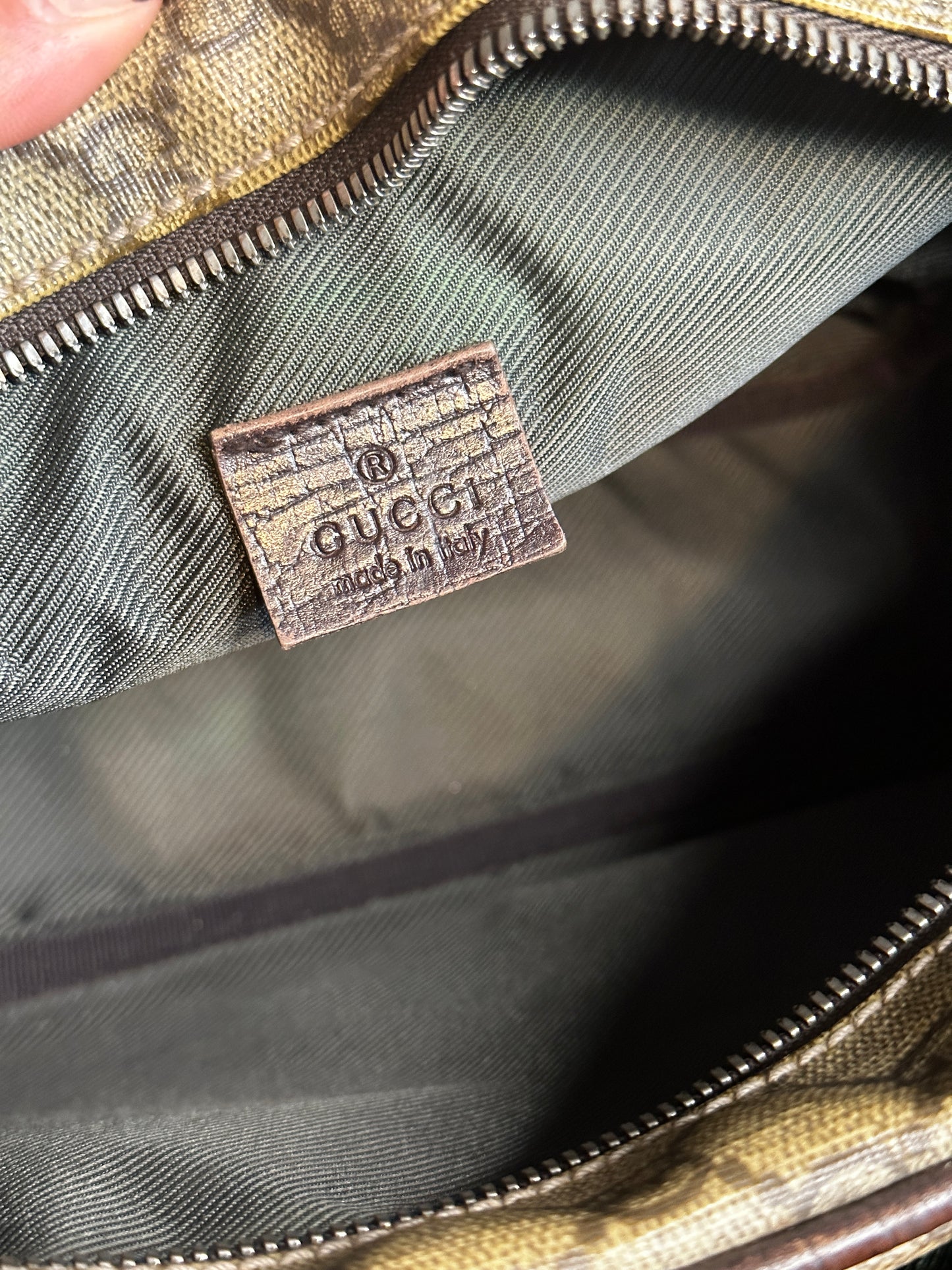 Authentic Gucci GG Supreme Camera Messenger Crossbody