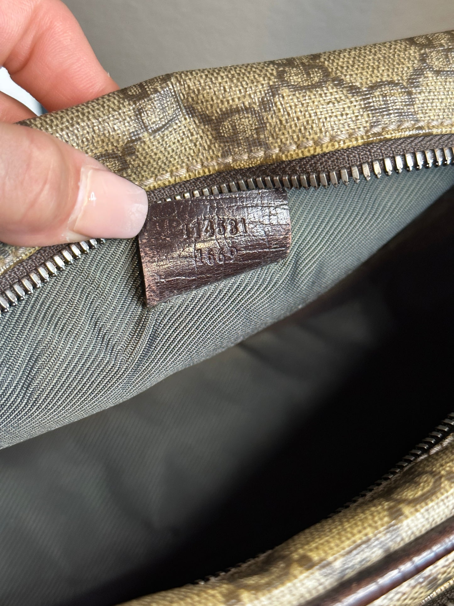 Authentic Gucci GG Supreme Camera Messenger Crossbody