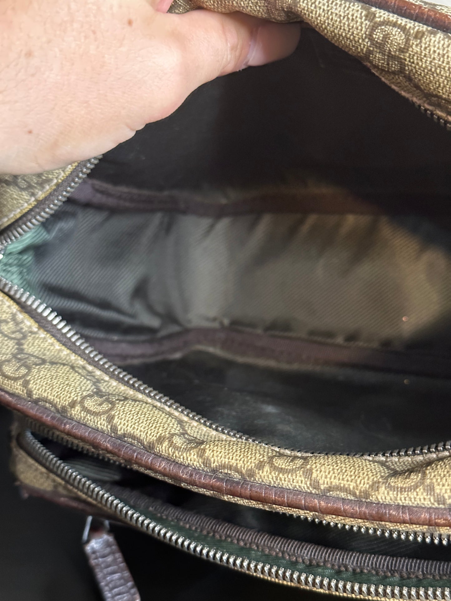 Authentic Gucci GG Supreme Camera Messenger Crossbody
