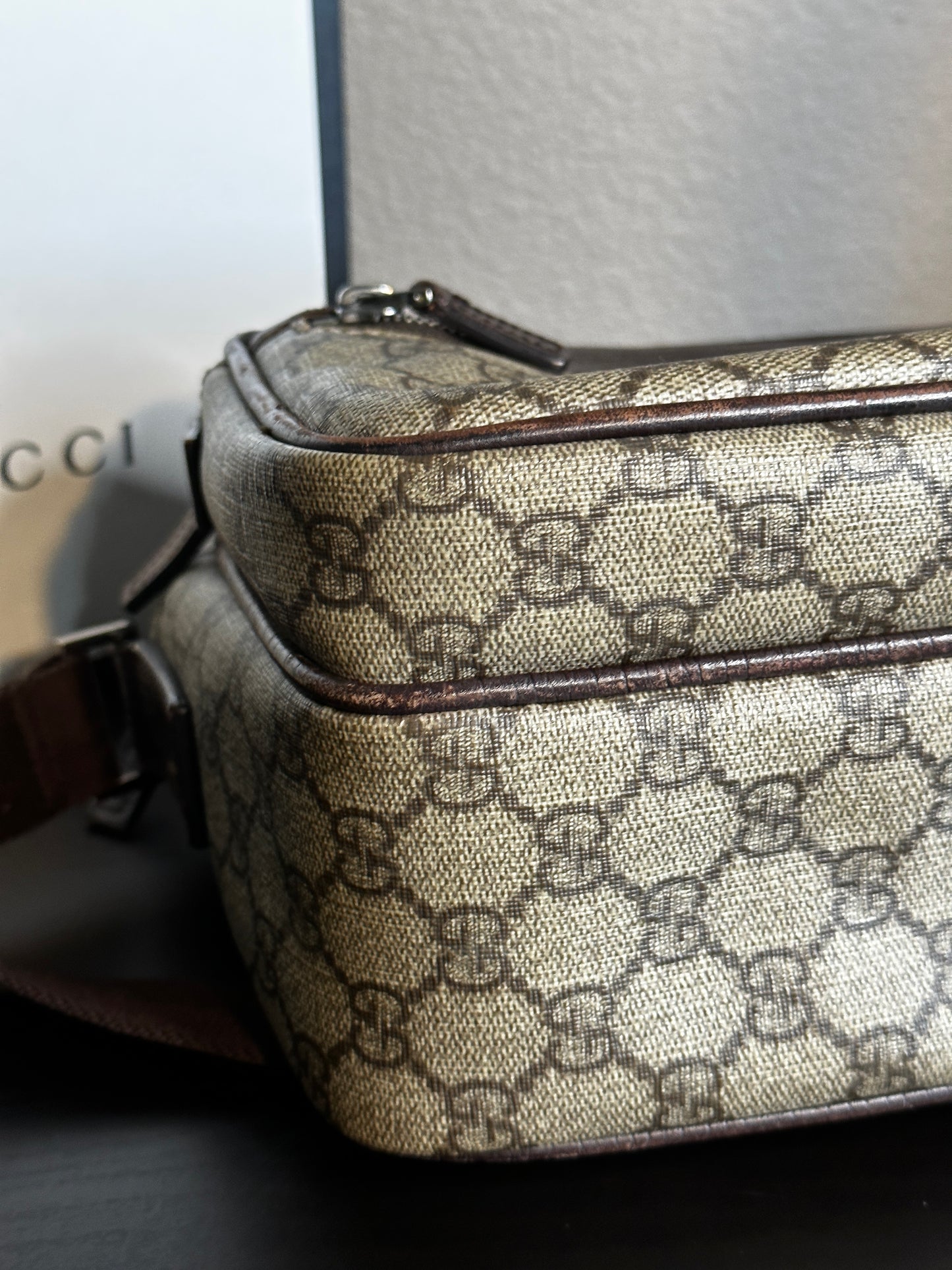 Authentic Gucci GG Supreme Camera Messenger Crossbody