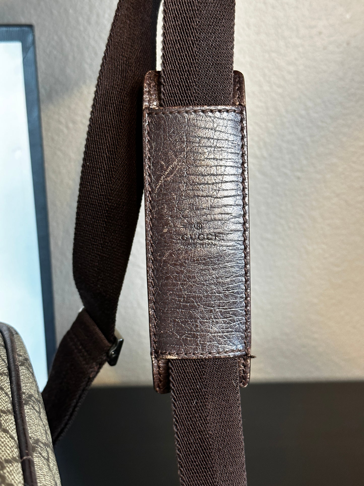 Authentic Gucci GG Supreme Camera Messenger Crossbody