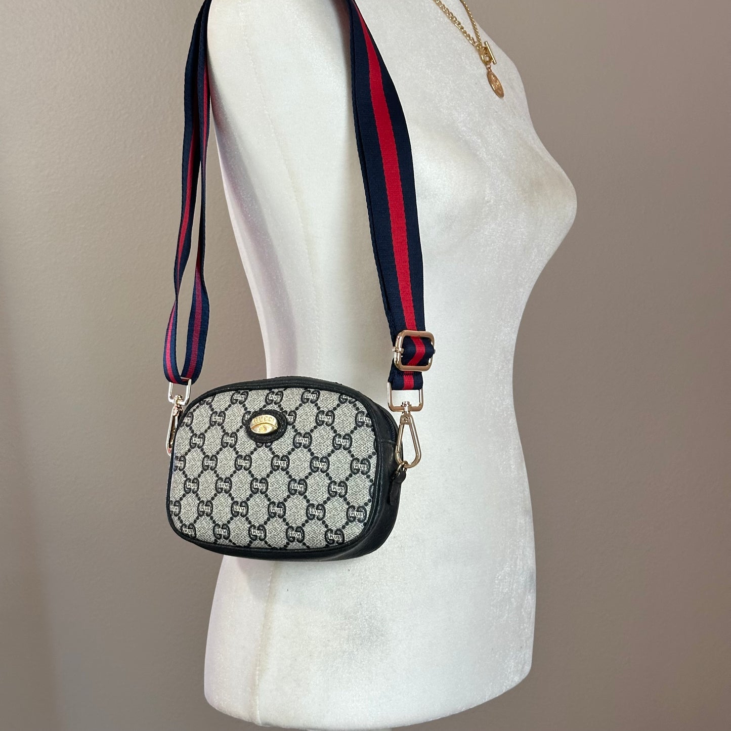 Authentic GUCCI GG Canvas Navy Blue Small Crossbody