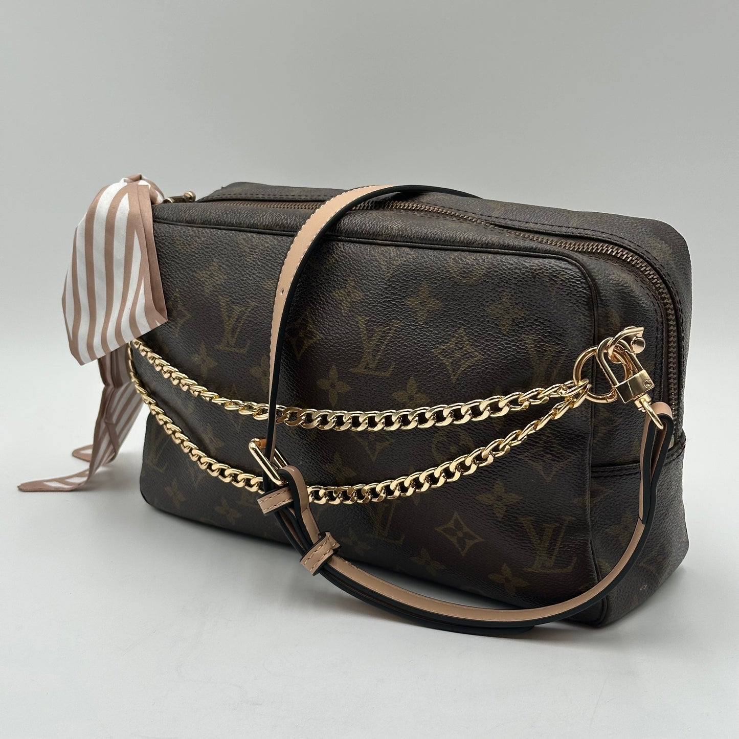 Authentic Louis Vuitton 1996 Monogram Trousse Crossbody