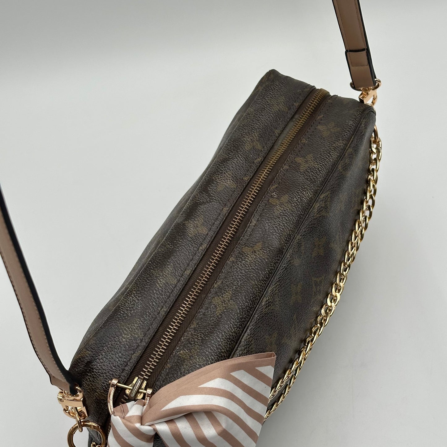 Authentic Louis Vuitton 1996 Monogram Trousse Crossbody