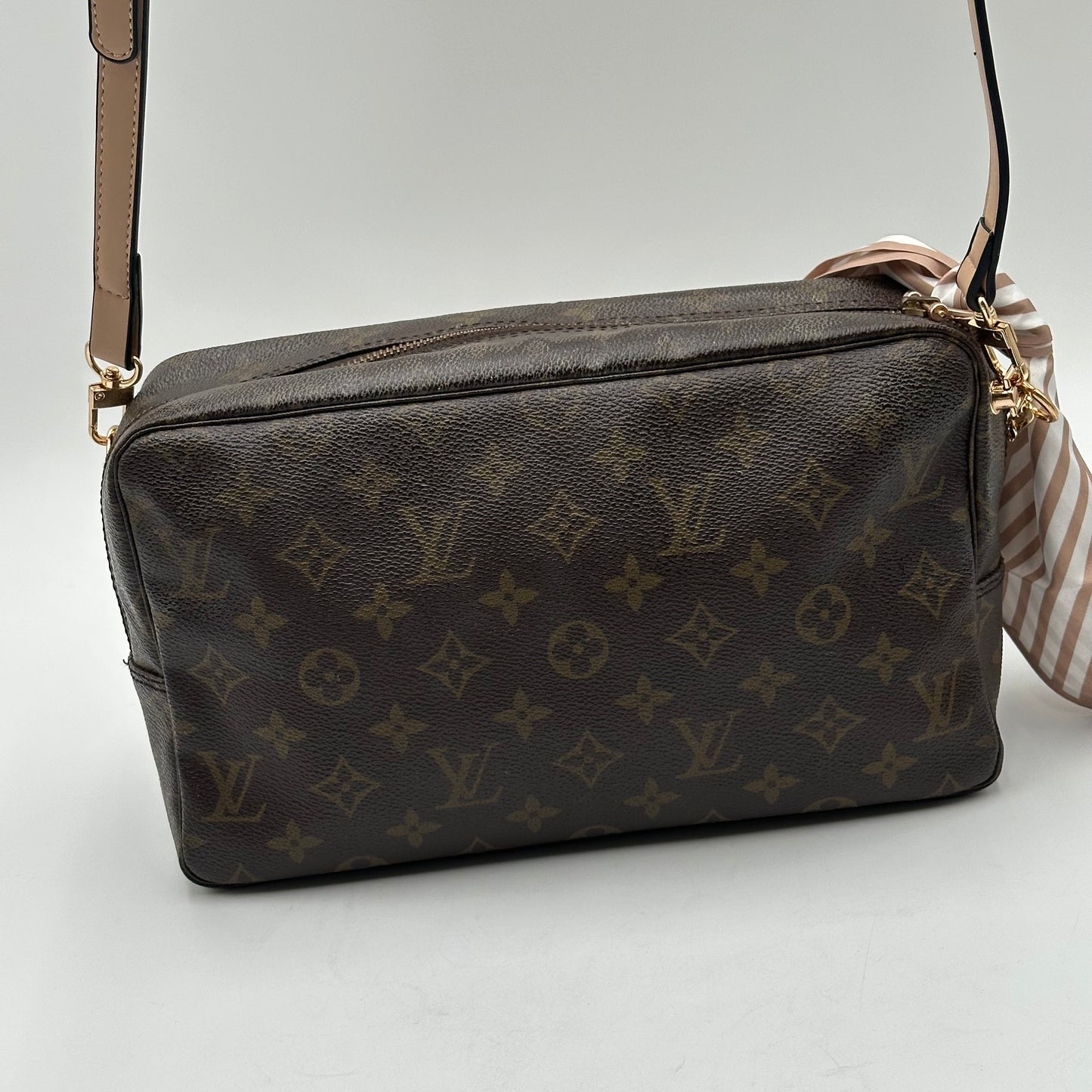 Authentic Louis Vuitton 1996 Monogram Trousse Crossbody