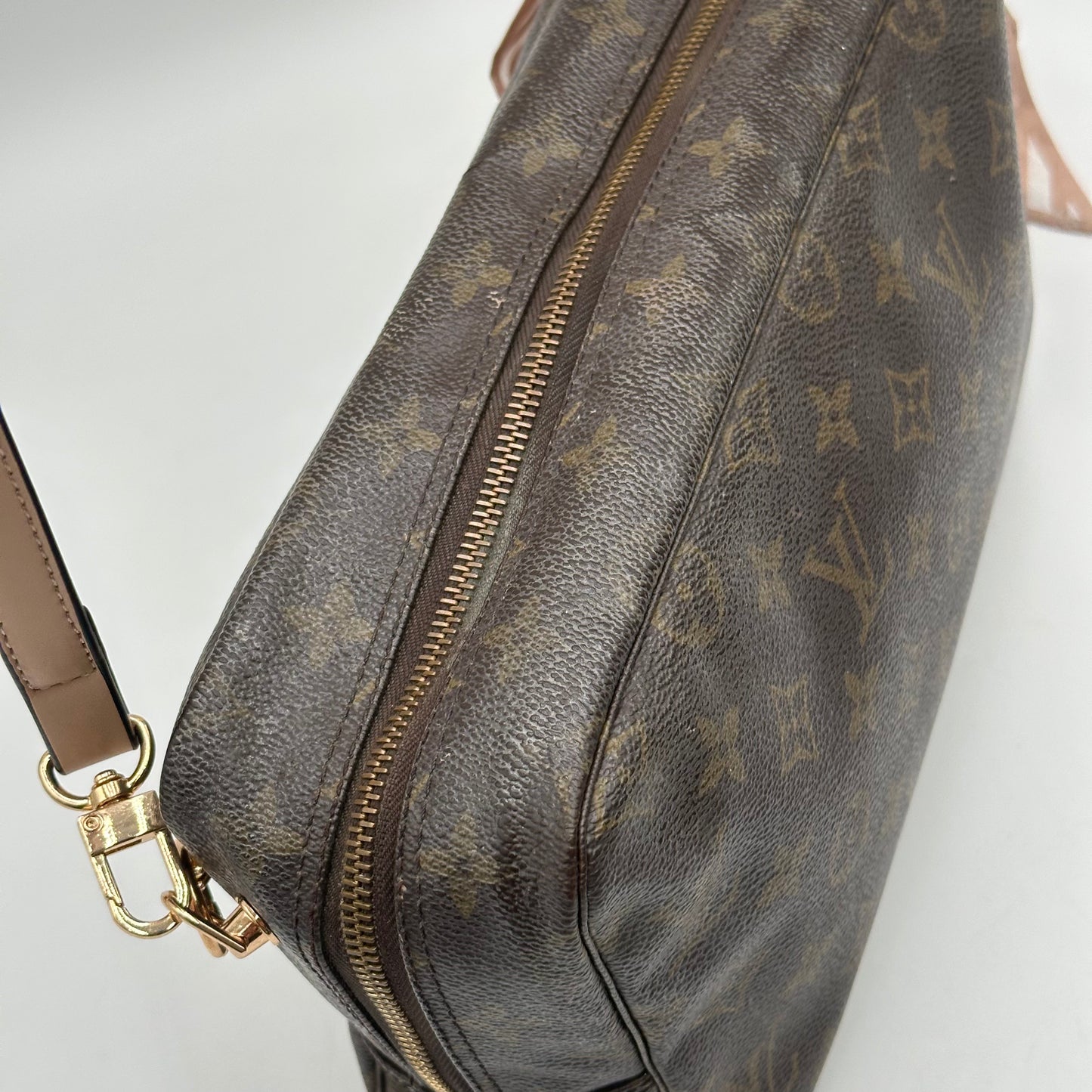 Authentic Louis Vuitton 1996 Monogram Trousse Crossbody