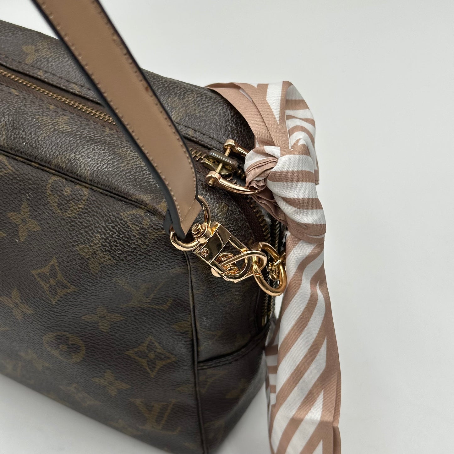 Authentic Louis Vuitton 1996 Monogram Trousse Crossbody