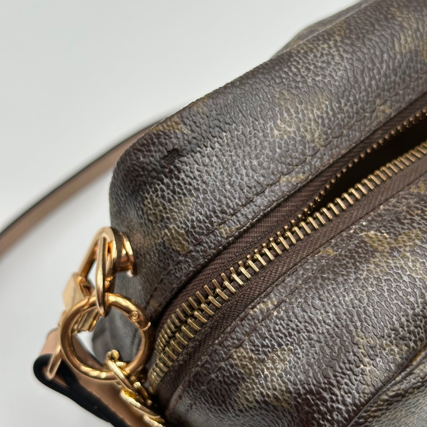 Authentic Louis Vuitton 1996 Monogram Trousse Crossbody