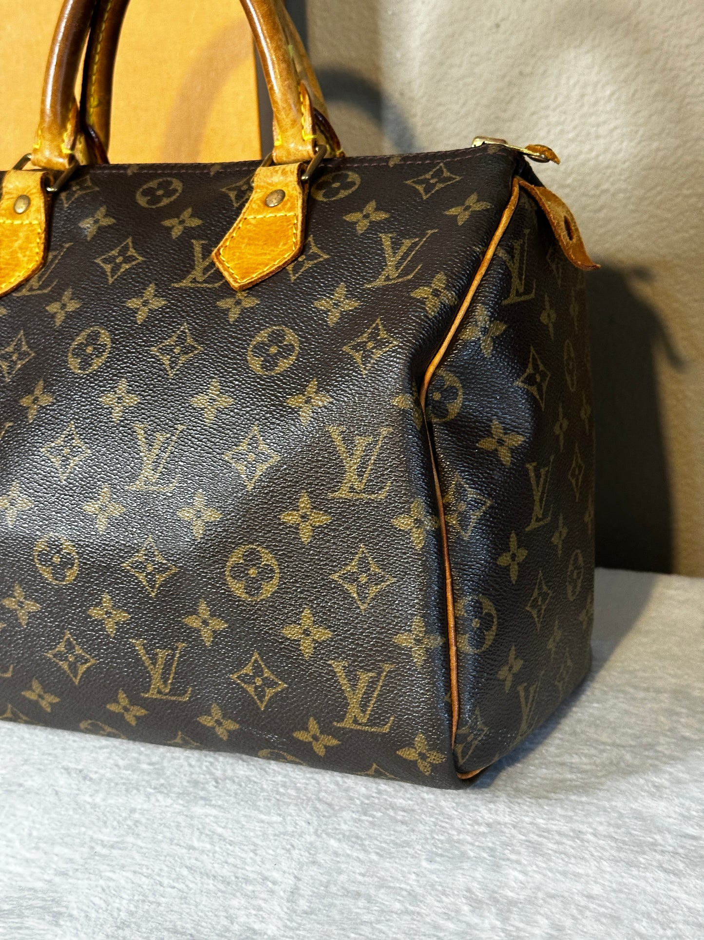 Authentic Louis Vuitton Monogram Speedy 30 w/ Generic Vachetta Strap