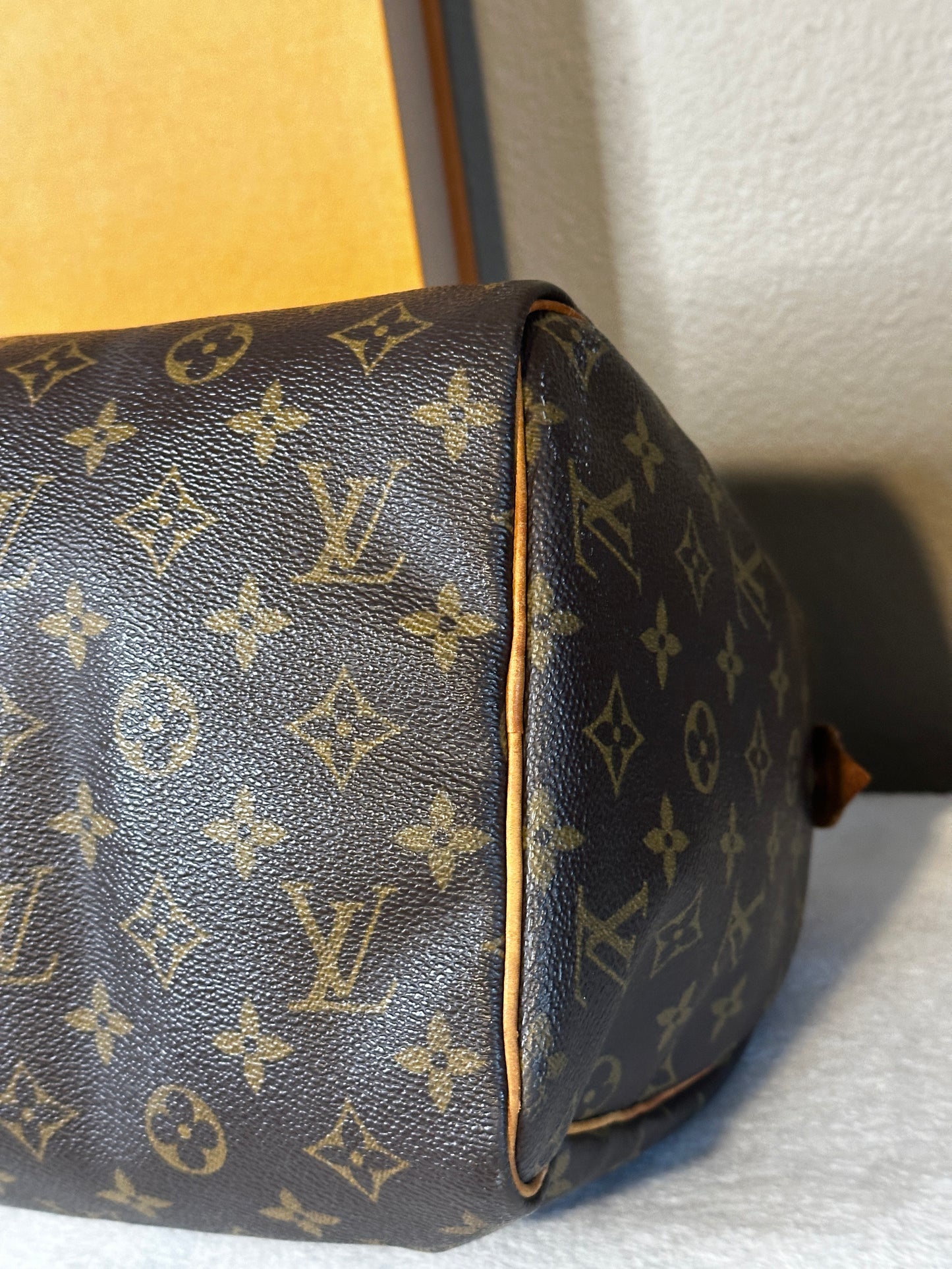 Authentic Louis Vuitton Monogram Speedy 30 w/ Generic Vachetta Strap