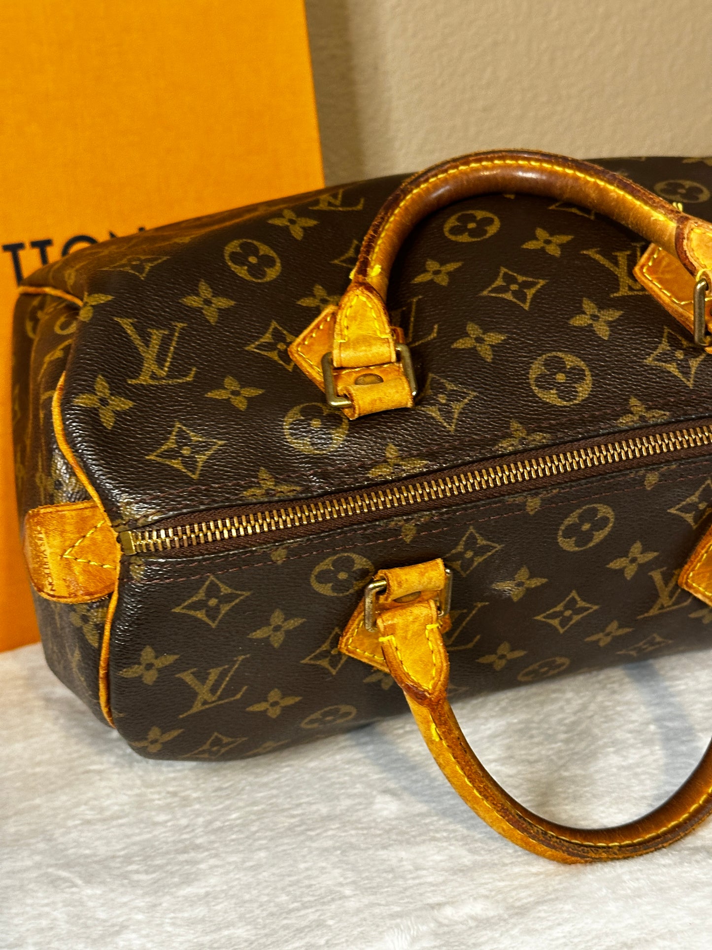 Authentic Louis Vuitton Monogram Speedy 30 w/ Generic Vachetta Strap