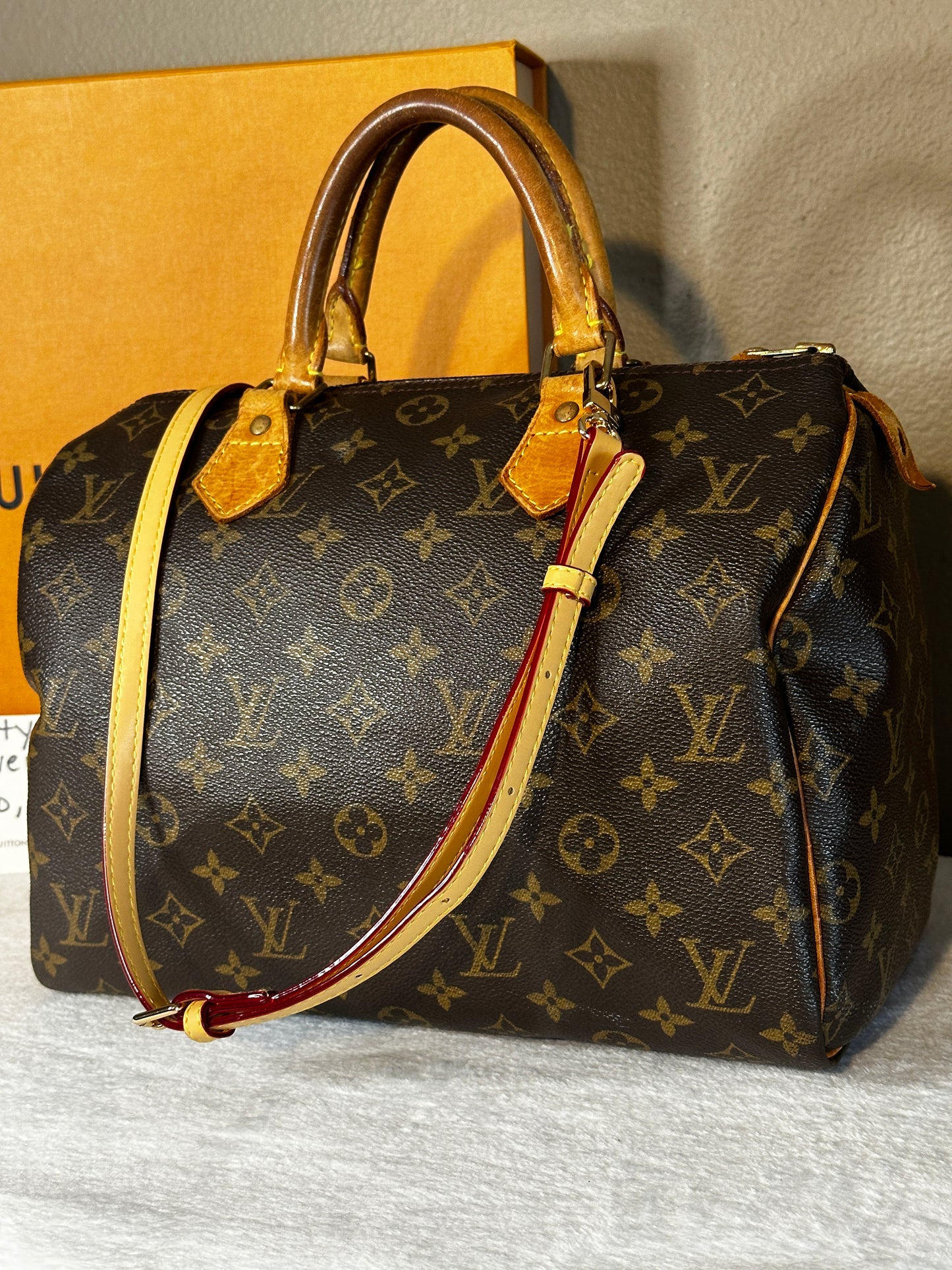Authentic Louis Vuitton Monogram Speedy 30 w/ Generic Vachetta Strap