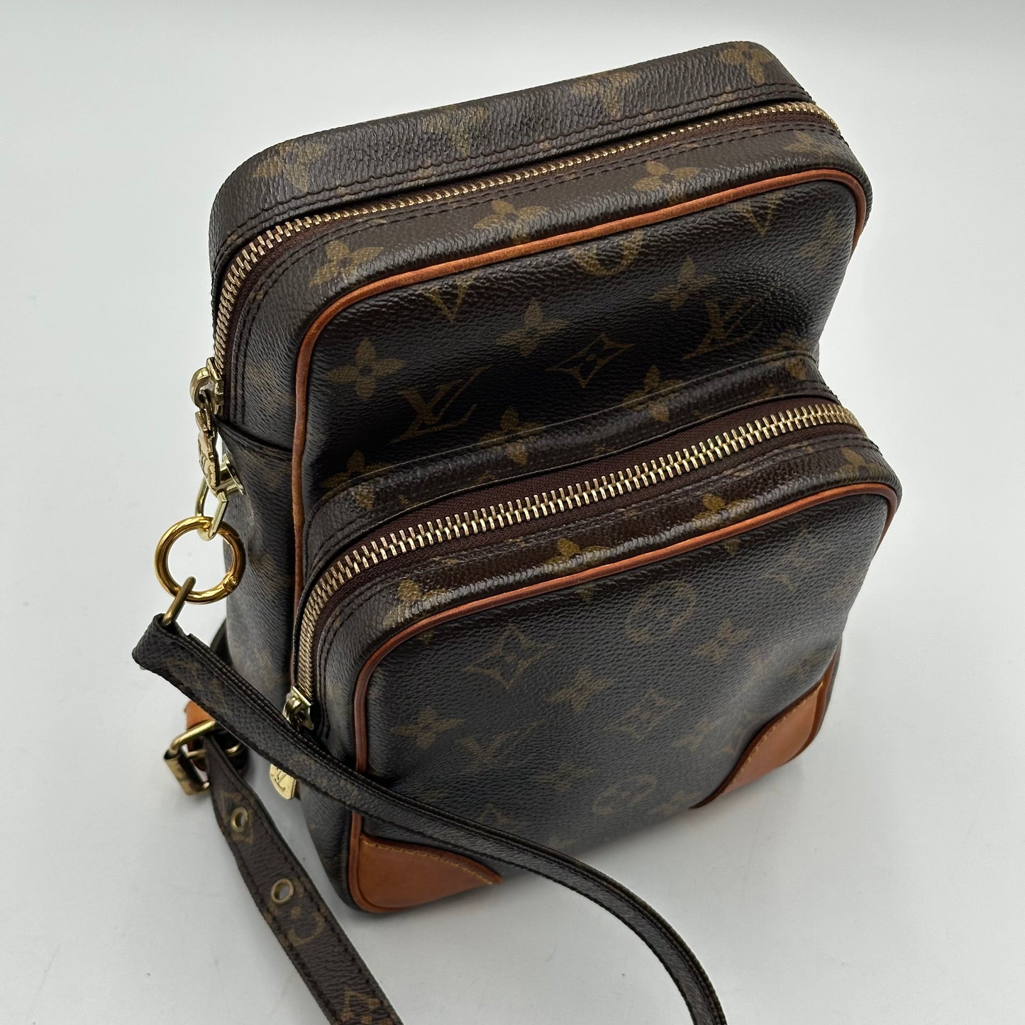 Authentic 2005 Louis Vuitton Monogram Amazone MM Crossbody