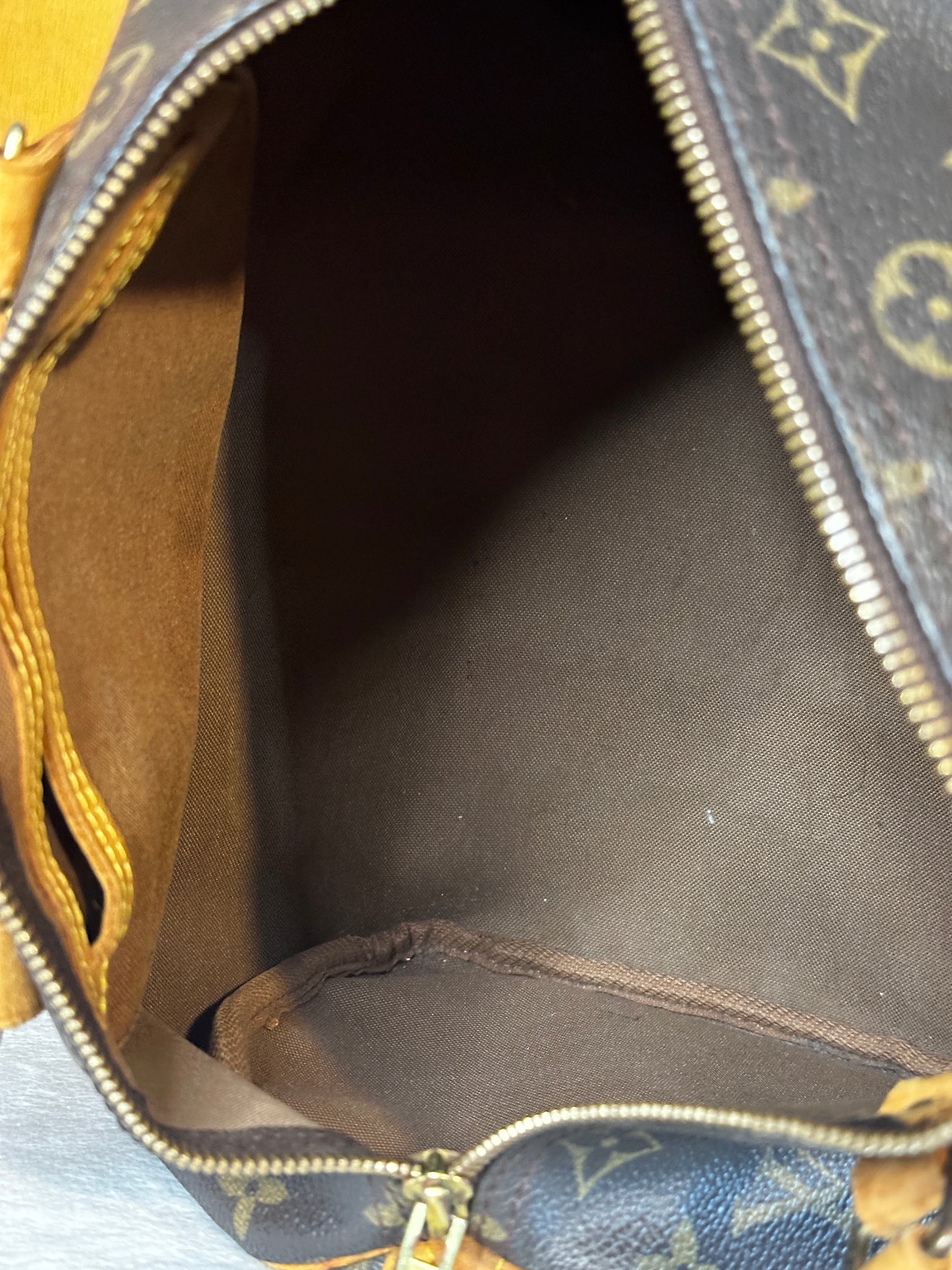 Authentic Louis Vuitton Monogram Speedy 30 w/ Generic Vachetta Strap