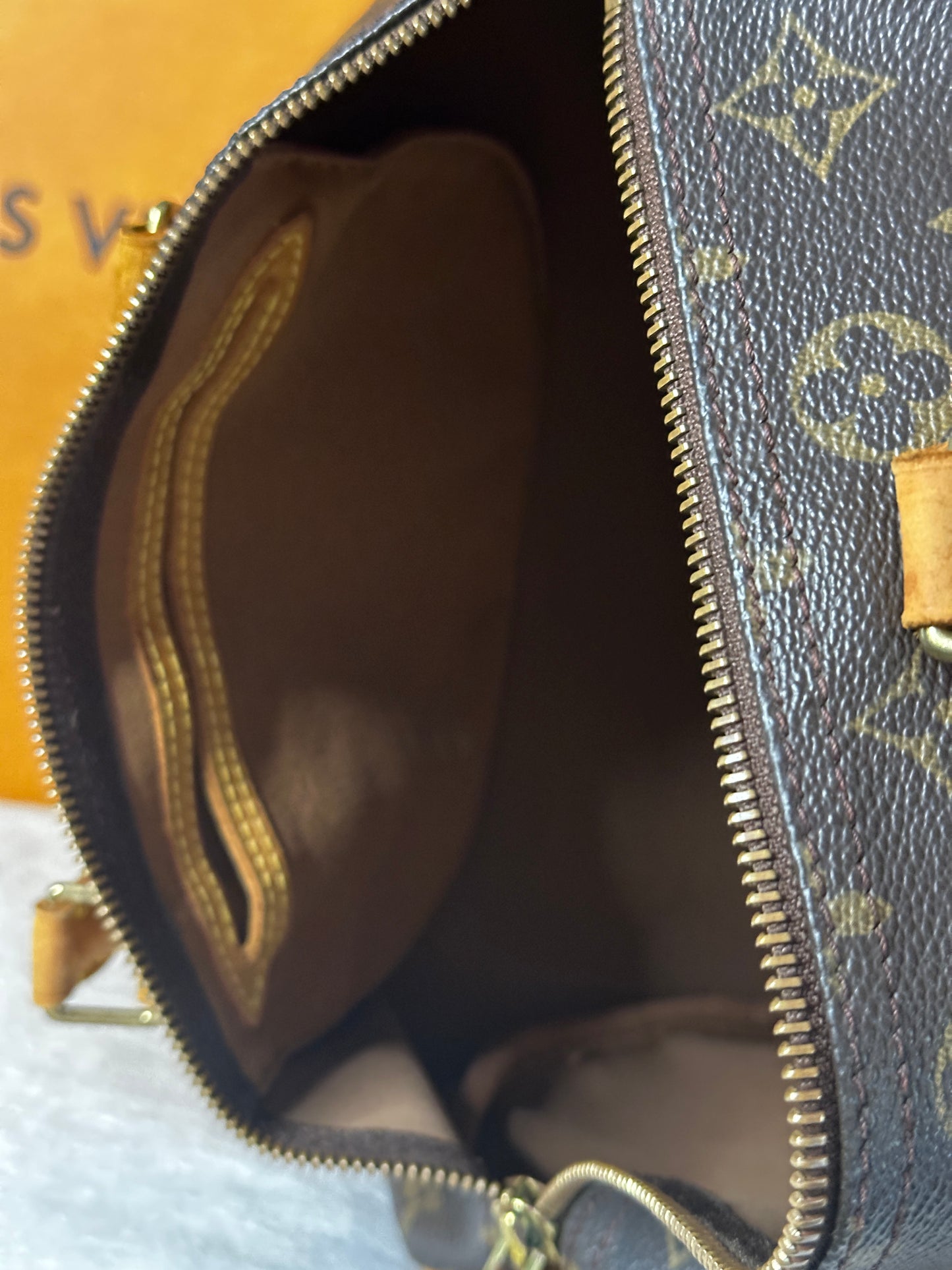 Authentic Louis Vuitton Monogram Speedy 30 w/ Generic Vachetta Strap
