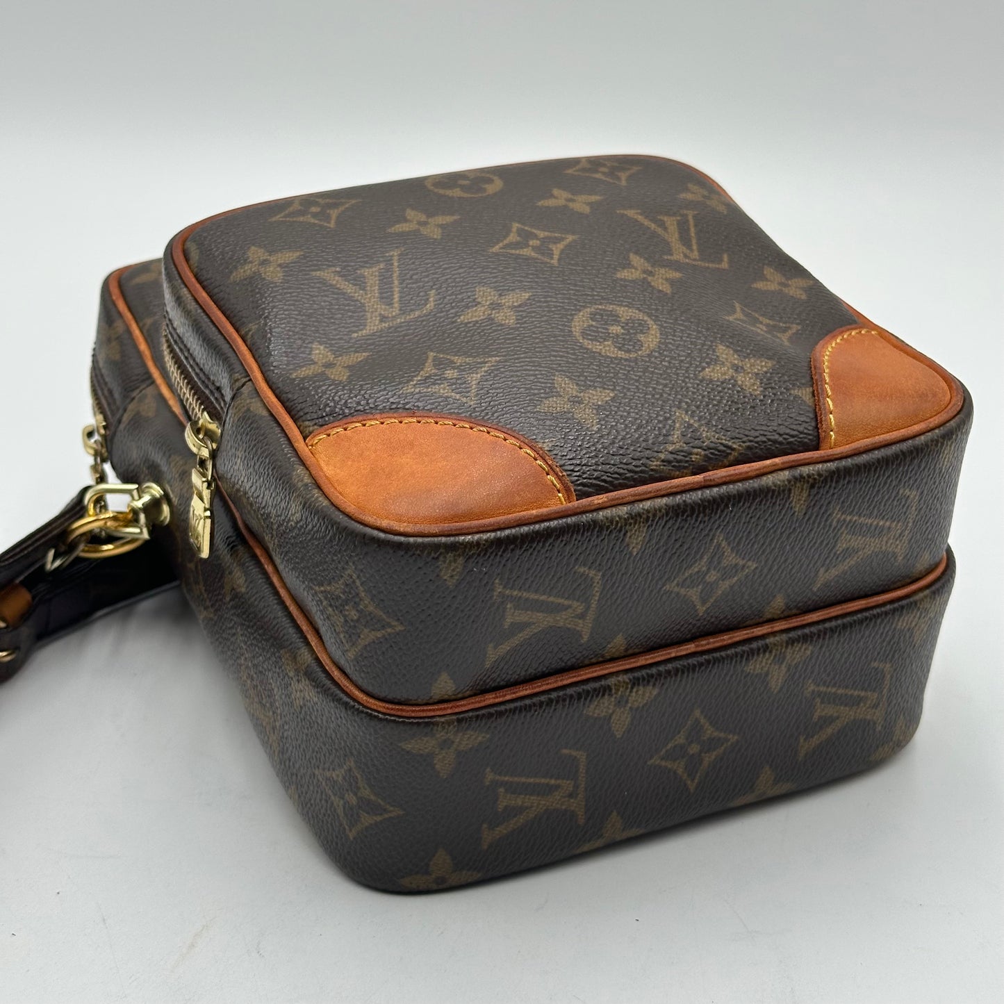 Authentic 2005 Louis Vuitton Monogram Amazone MM Crossbody