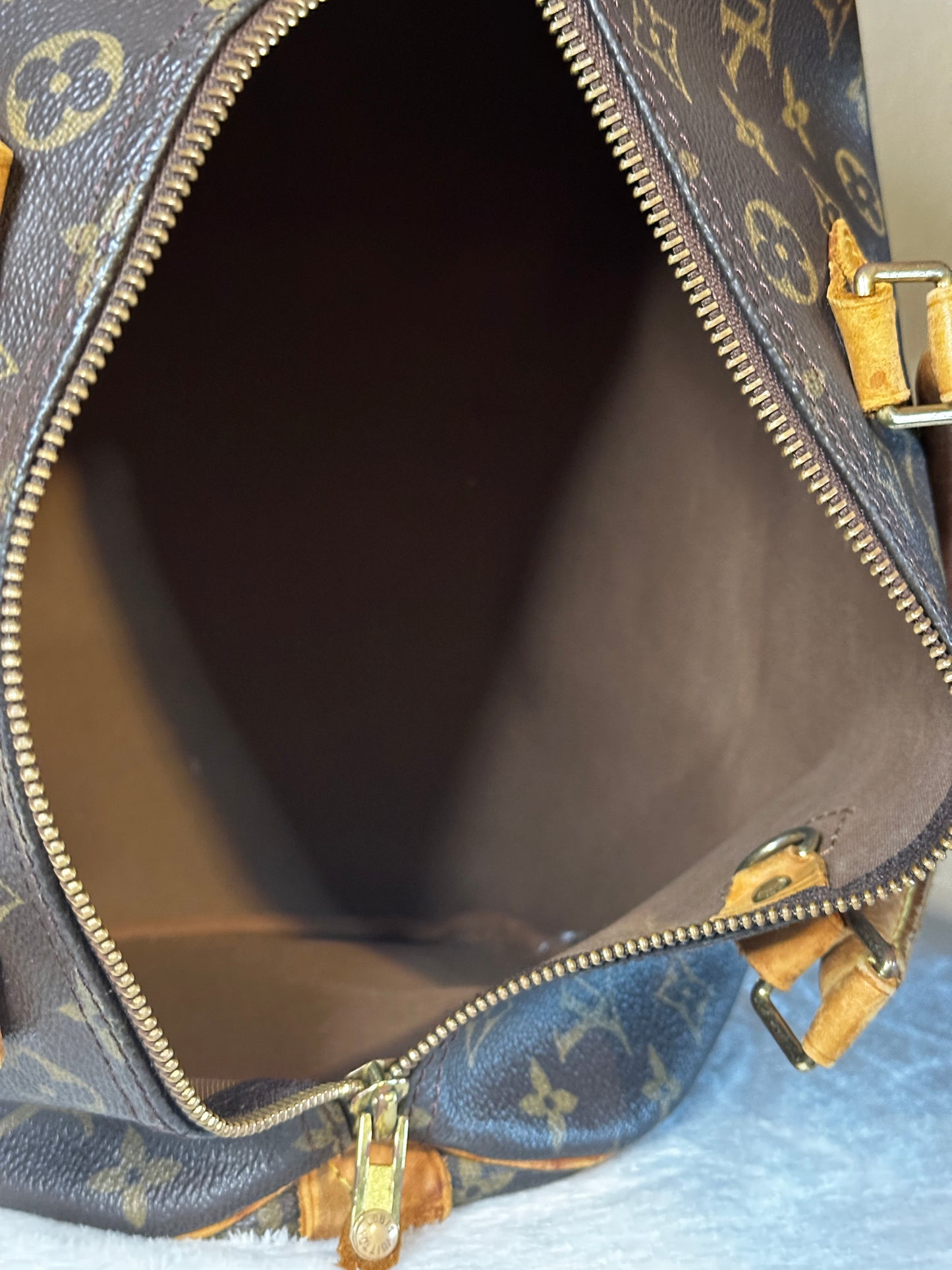 Authentic Louis Vuitton Monogram Speedy 30 w/ Generic Vachetta Strap