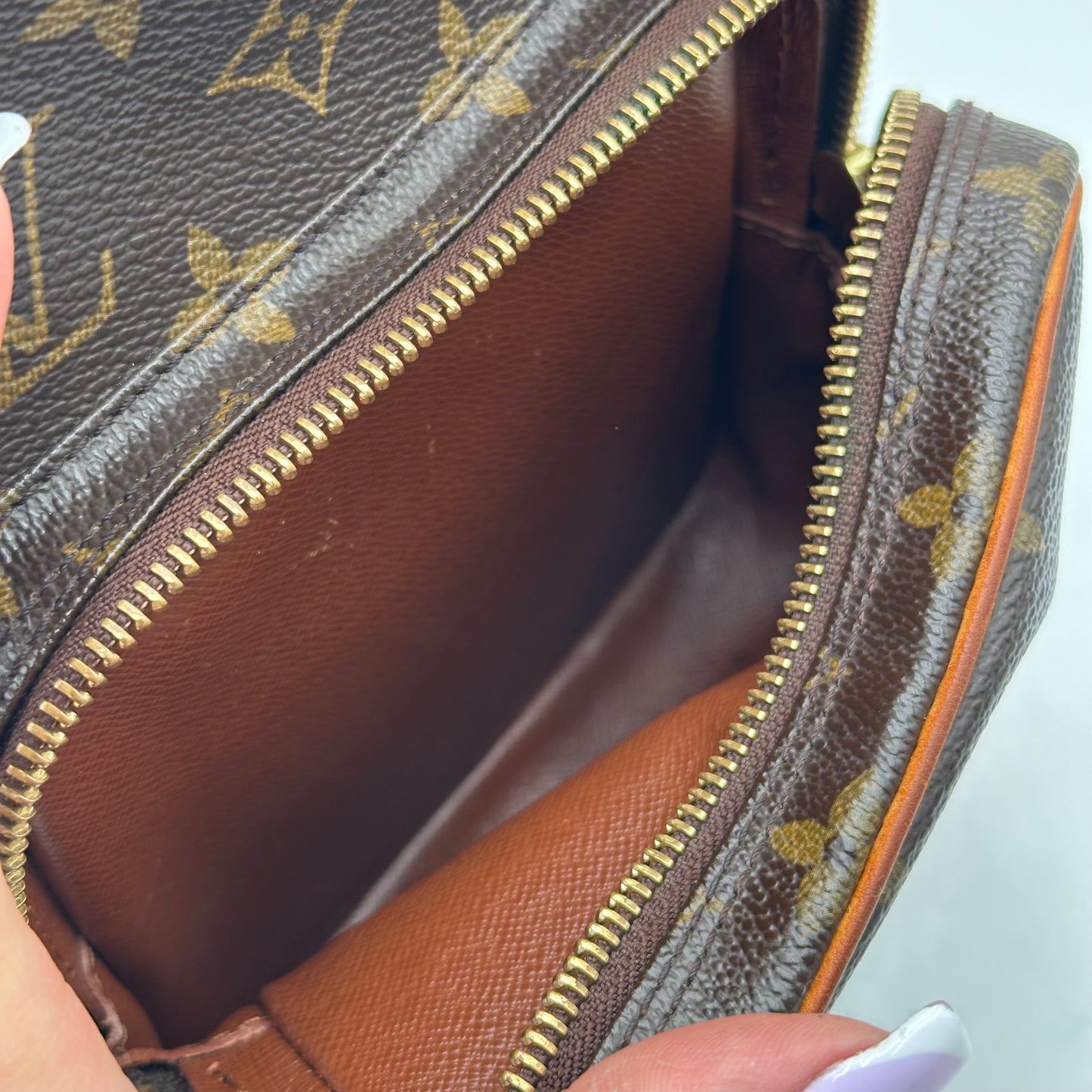Authentic 2005 Louis Vuitton Monogram Amazone MM Crossbody