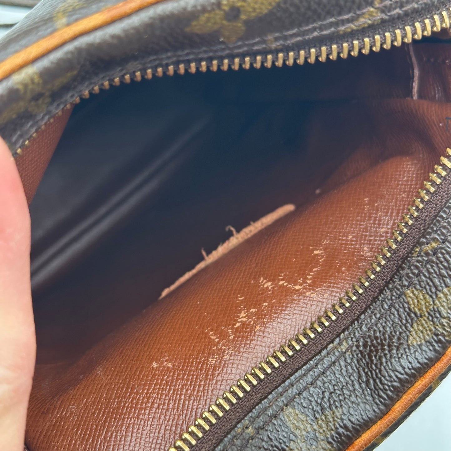 Authentic 2005 Louis Vuitton Monogram Amazone MM Crossbody