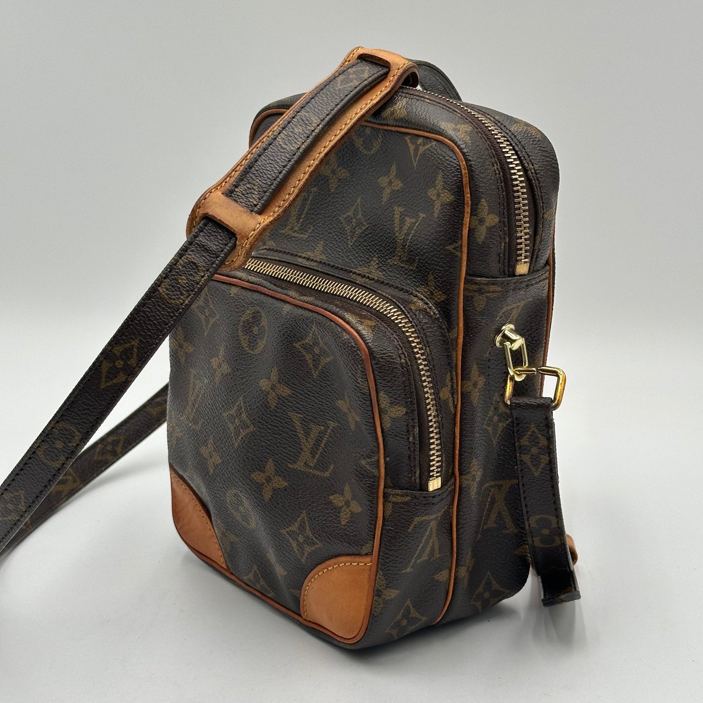 Authentic 2005 Louis Vuitton Monogram Amazone MM Crossbody