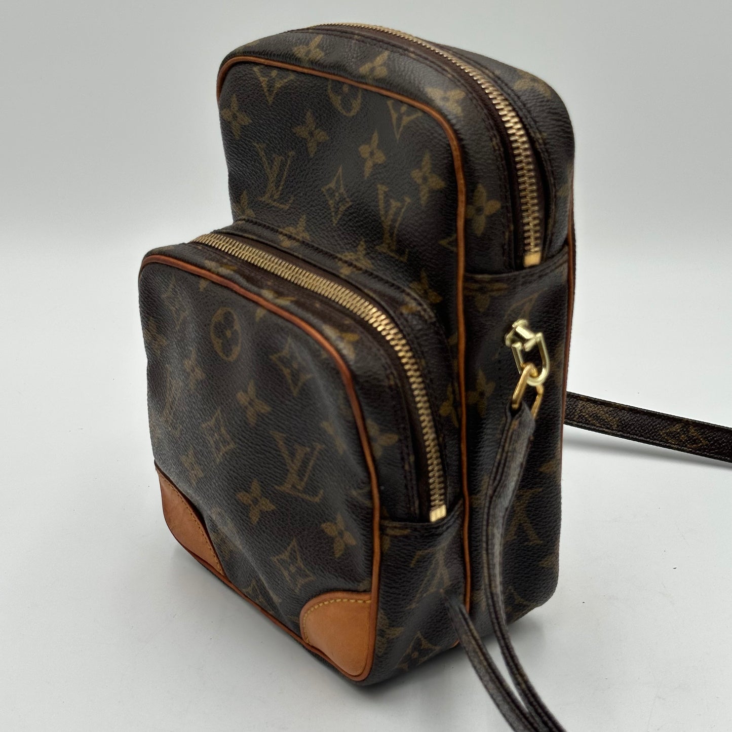 Authentic 2005 Louis Vuitton Monogram Amazone MM Crossbody