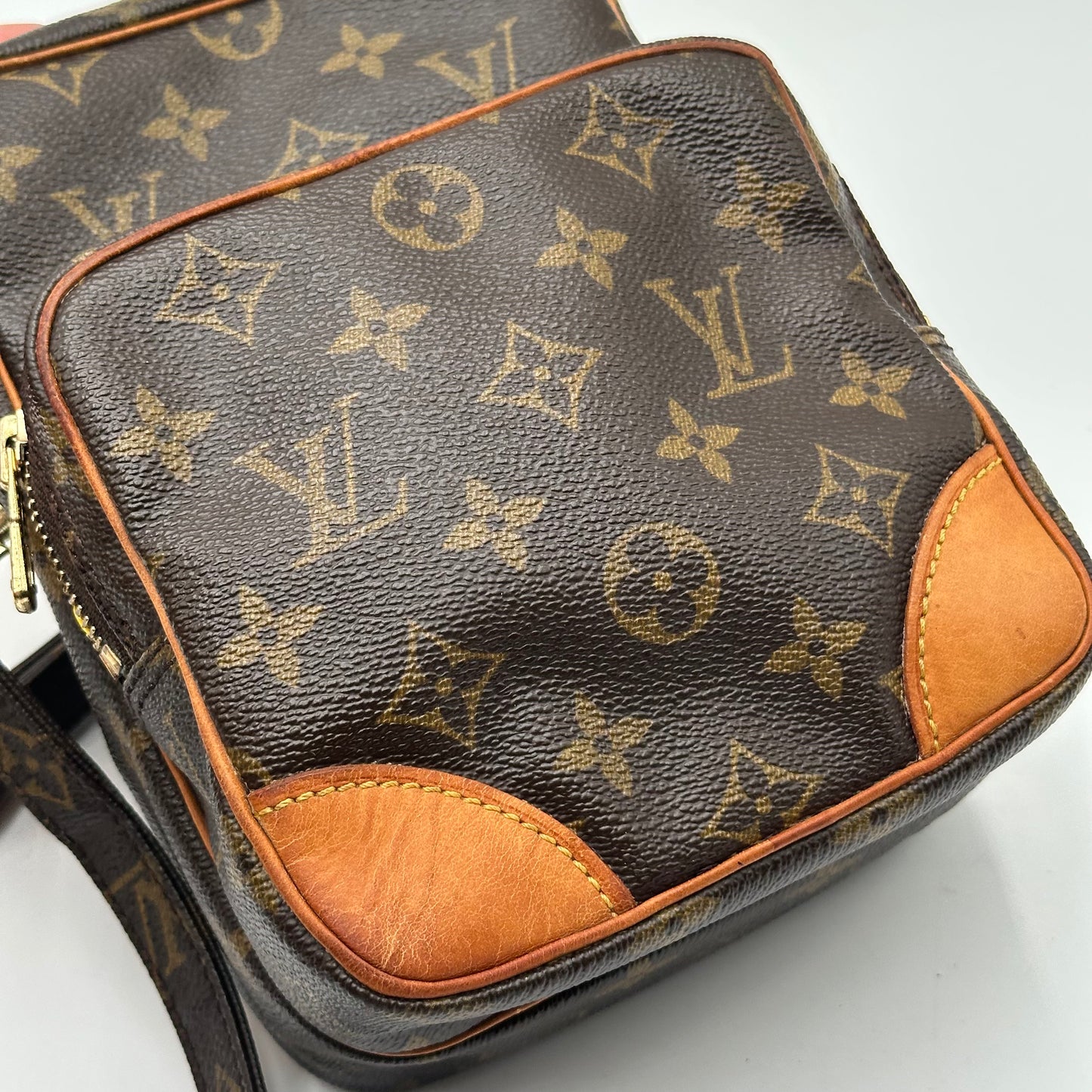 Authentic 2005 Louis Vuitton Monogram Amazone MM Crossbody