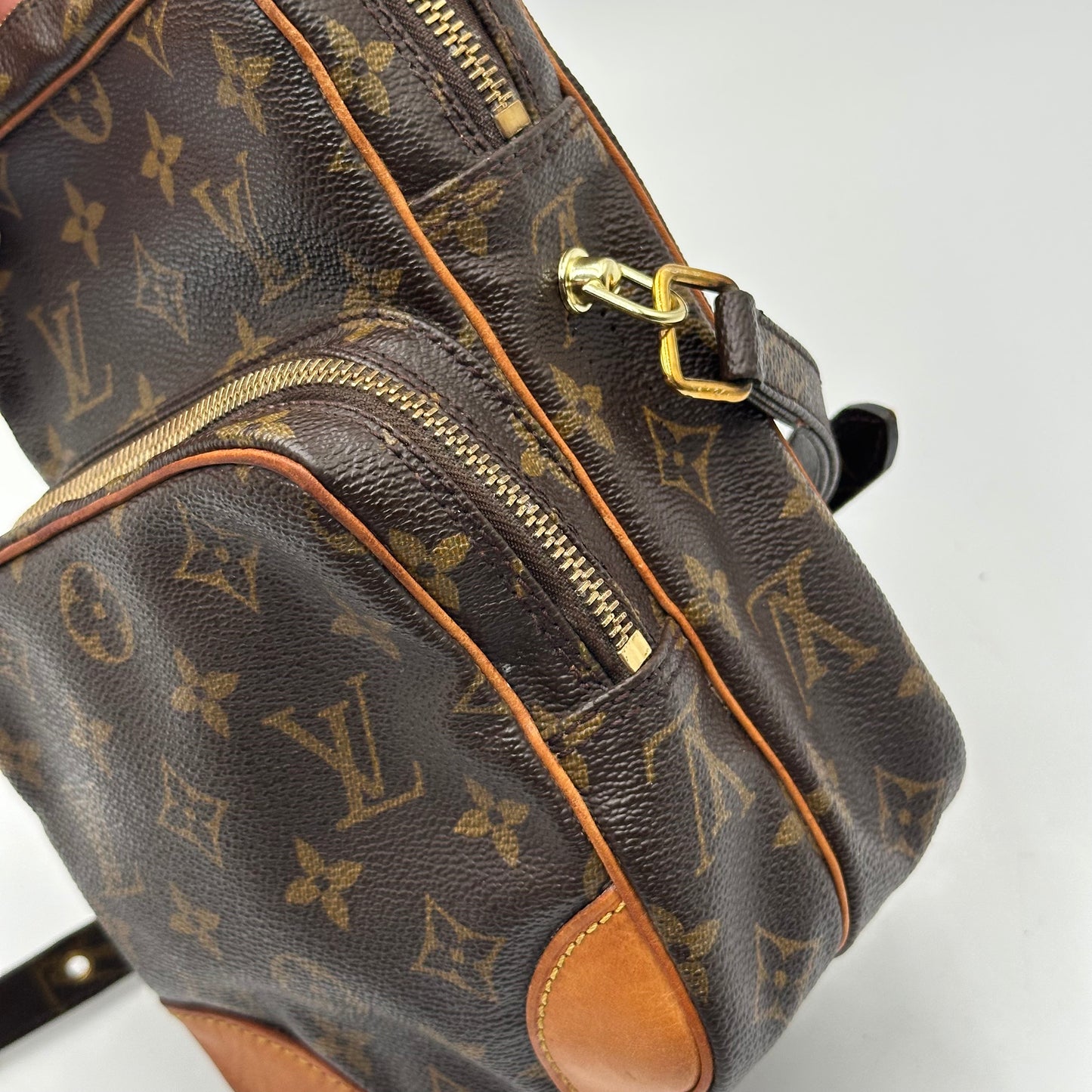 Authentic 2005 Louis Vuitton Monogram Amazone MM Crossbody